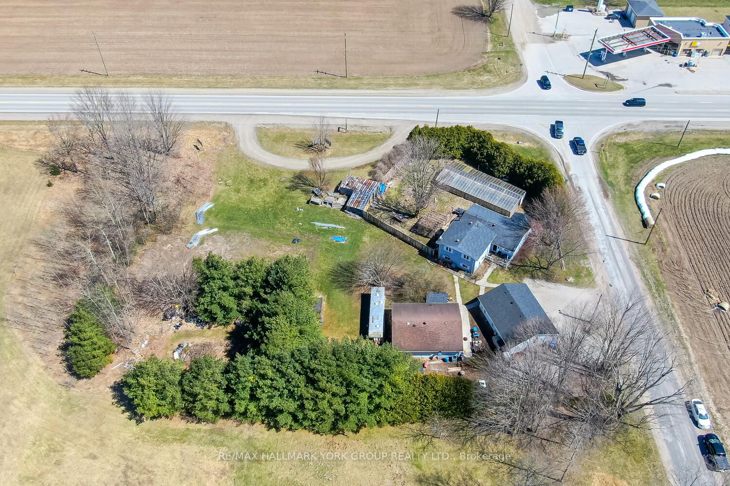 1008 Rainbow Valley Rd W Property Photo 10