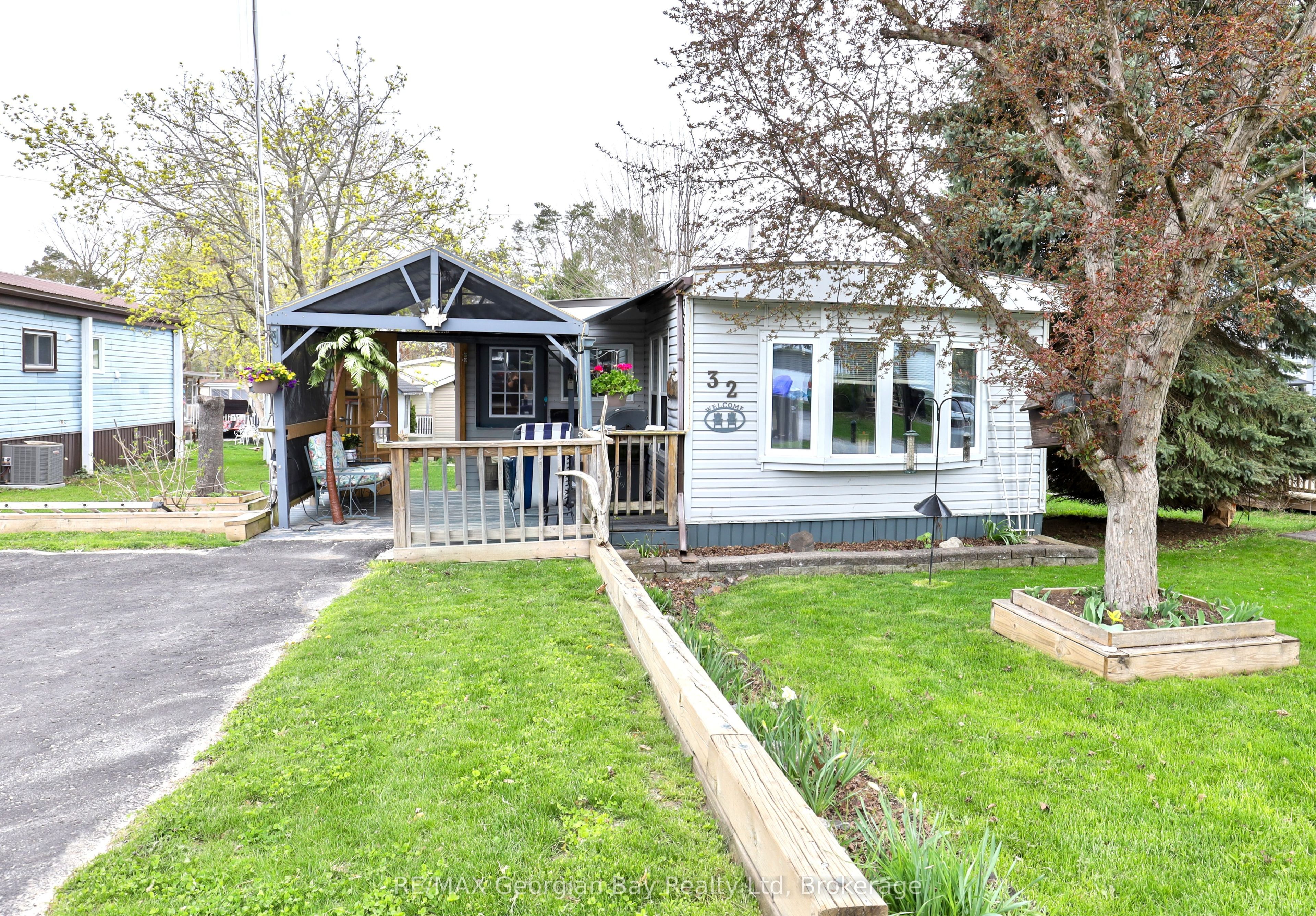 32 Northland Rd Property Photo 1