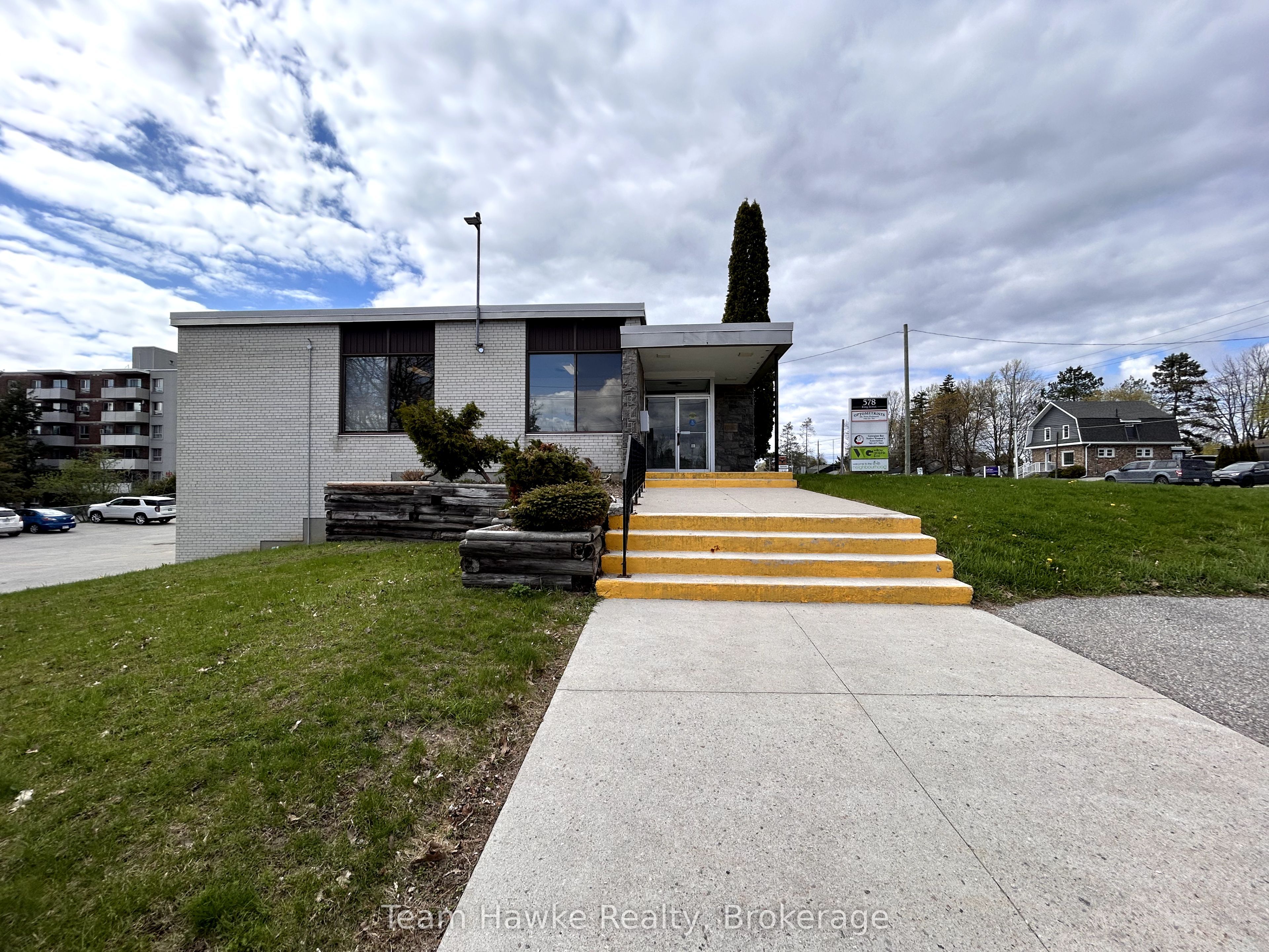 578 King Street Property Photo 2