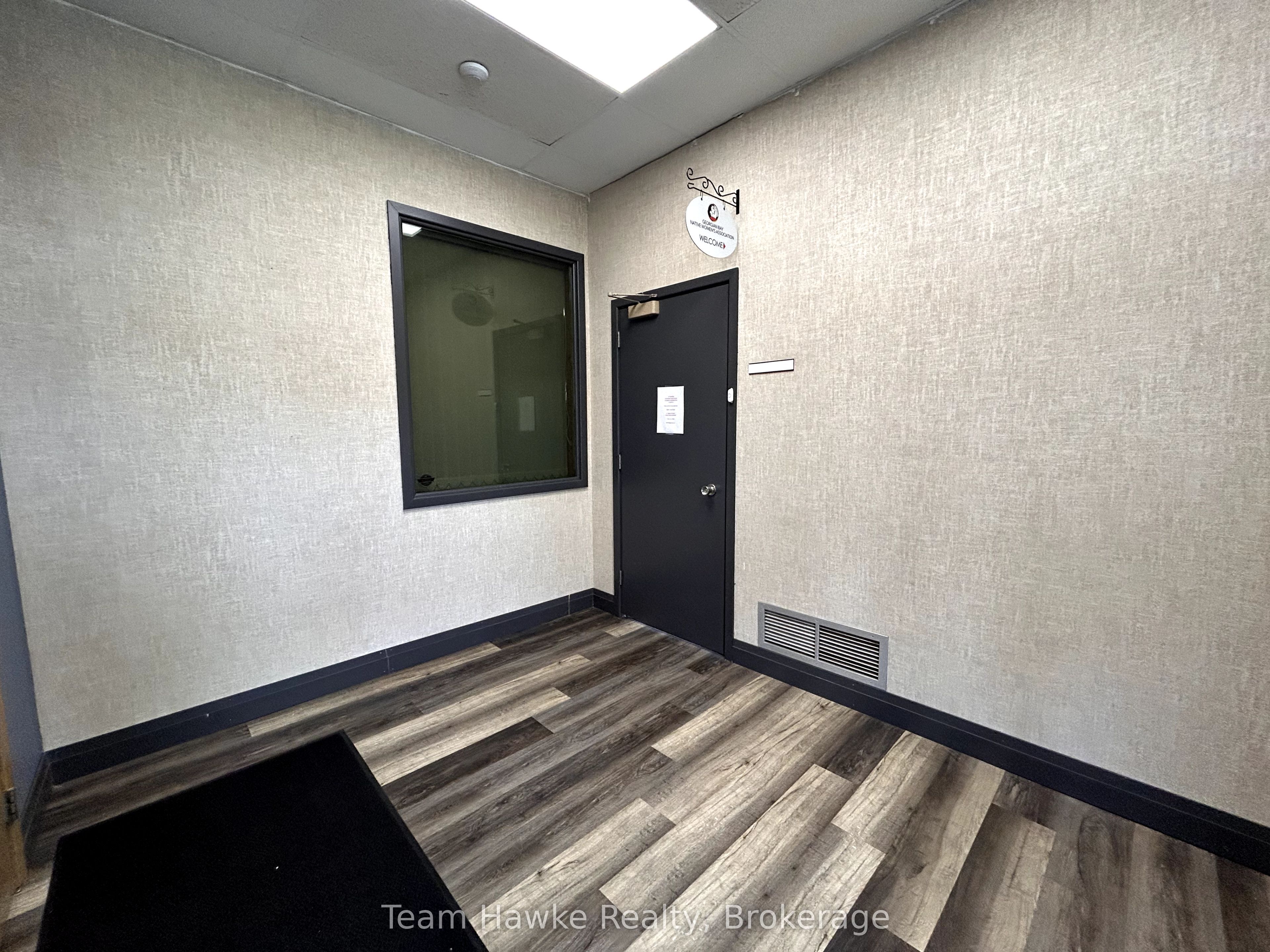 578 King Street Property Photo 5
