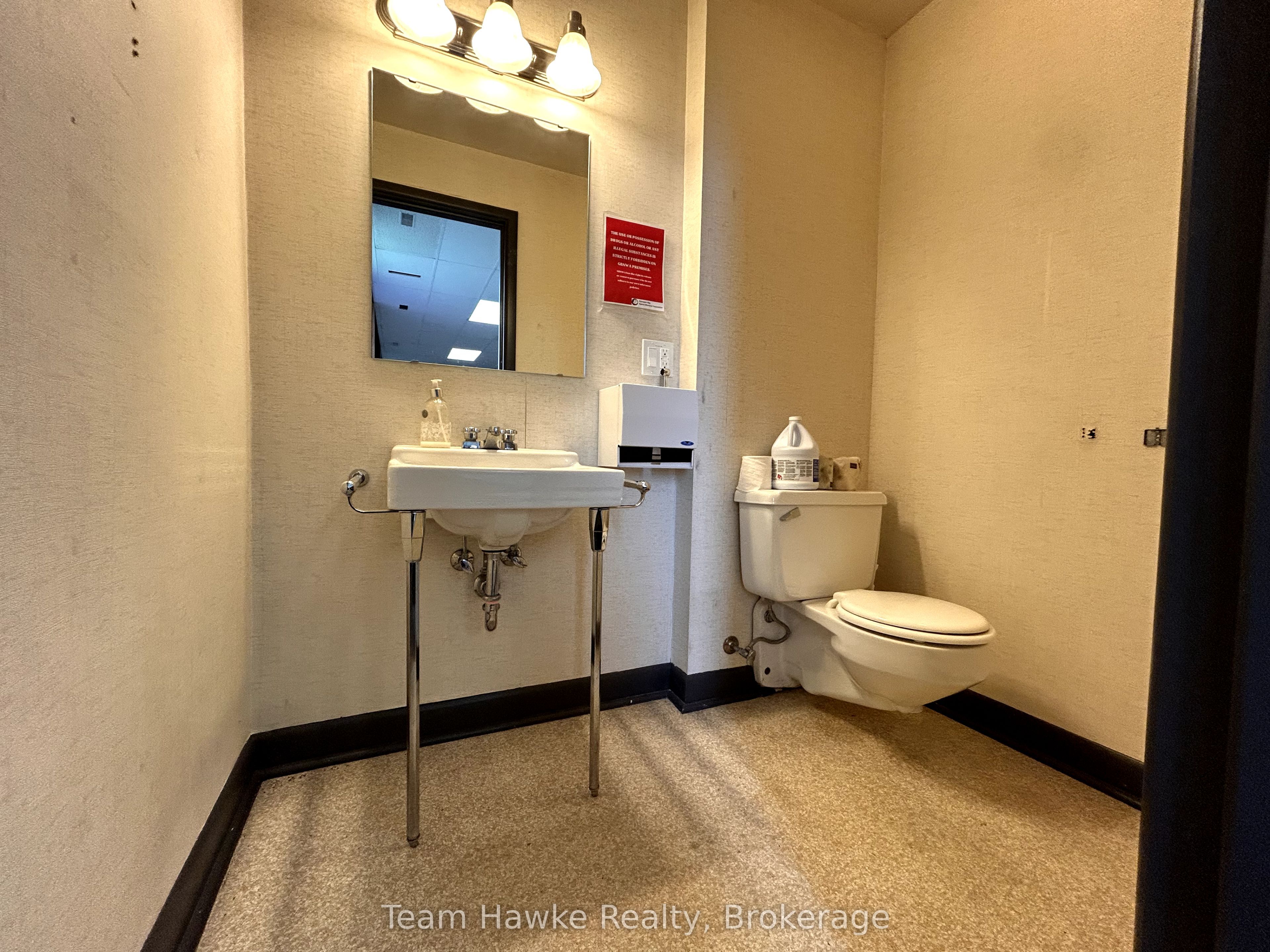 578 King Street Property Photo 9