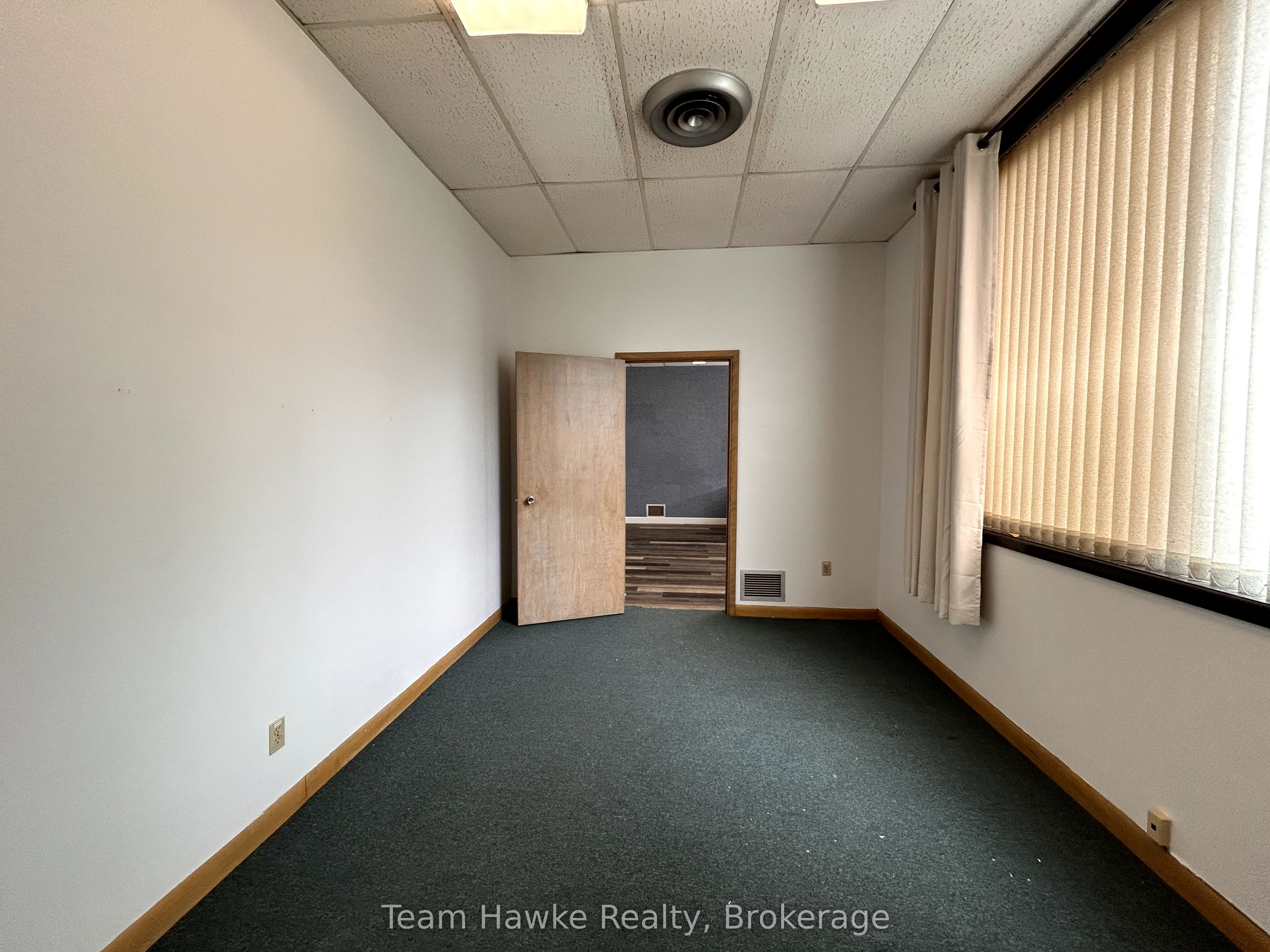 578 King Street Property Photo 12