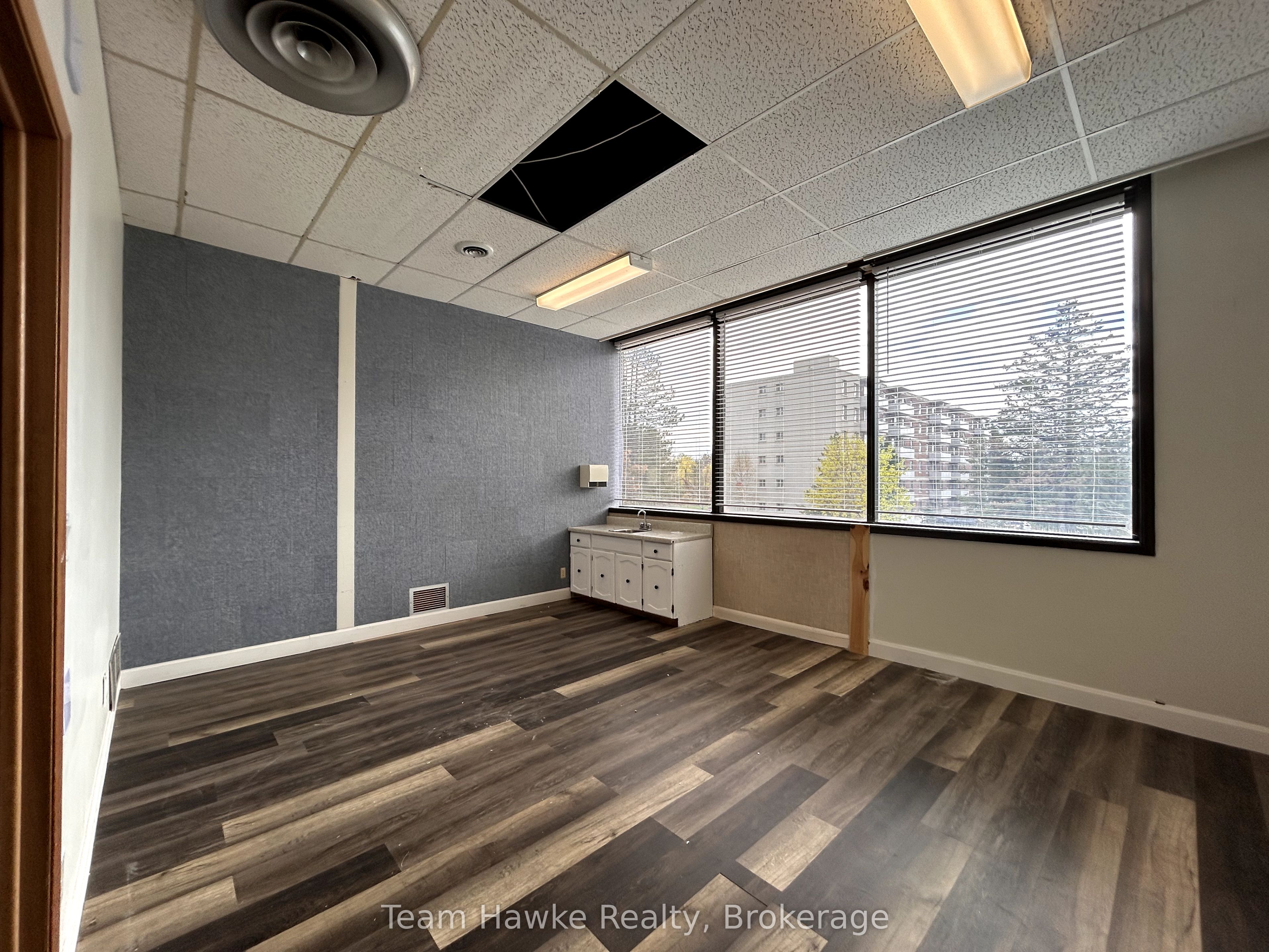 578 King Street Property Photo 17