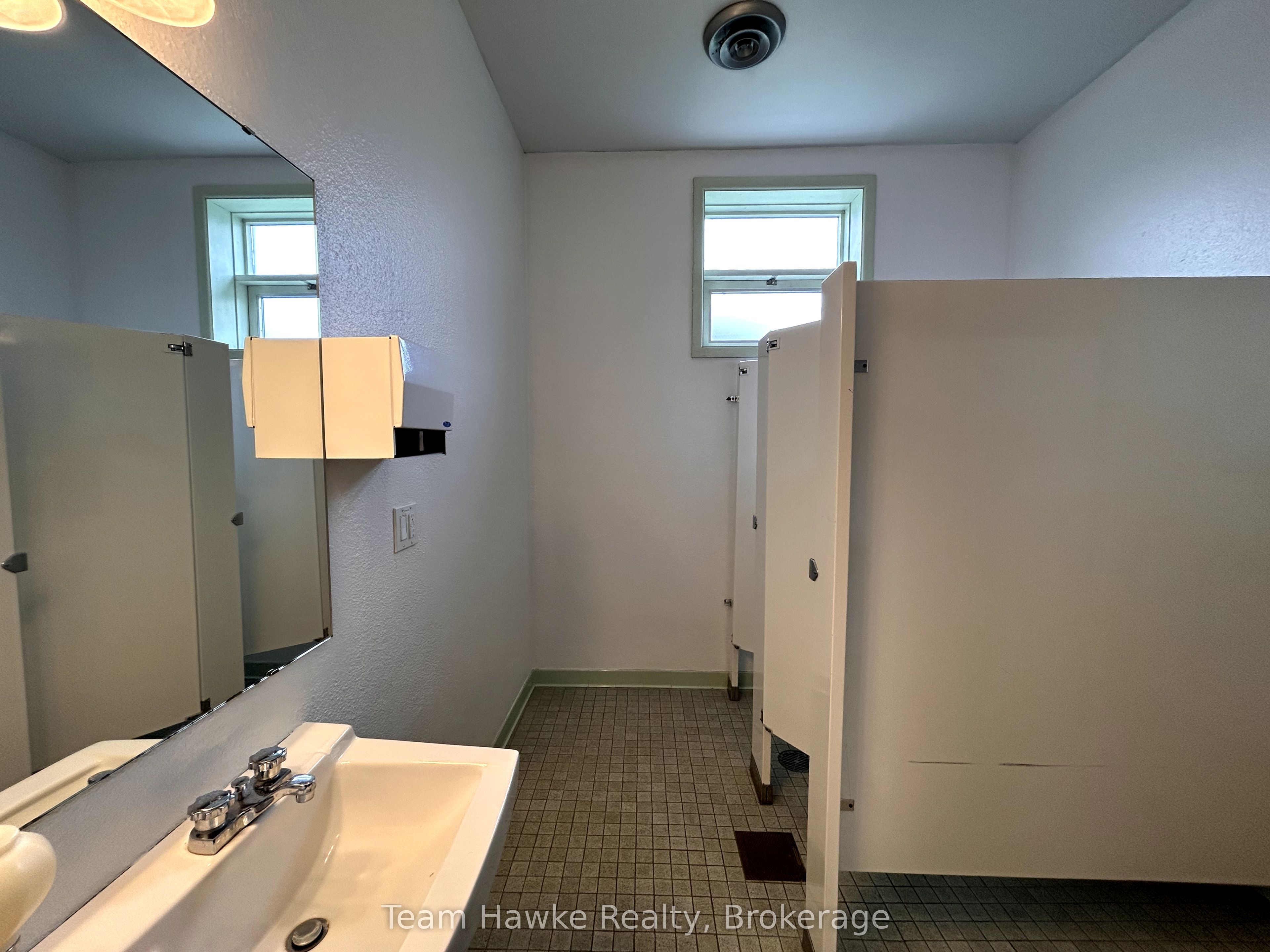 578 King Street Property Photo 21