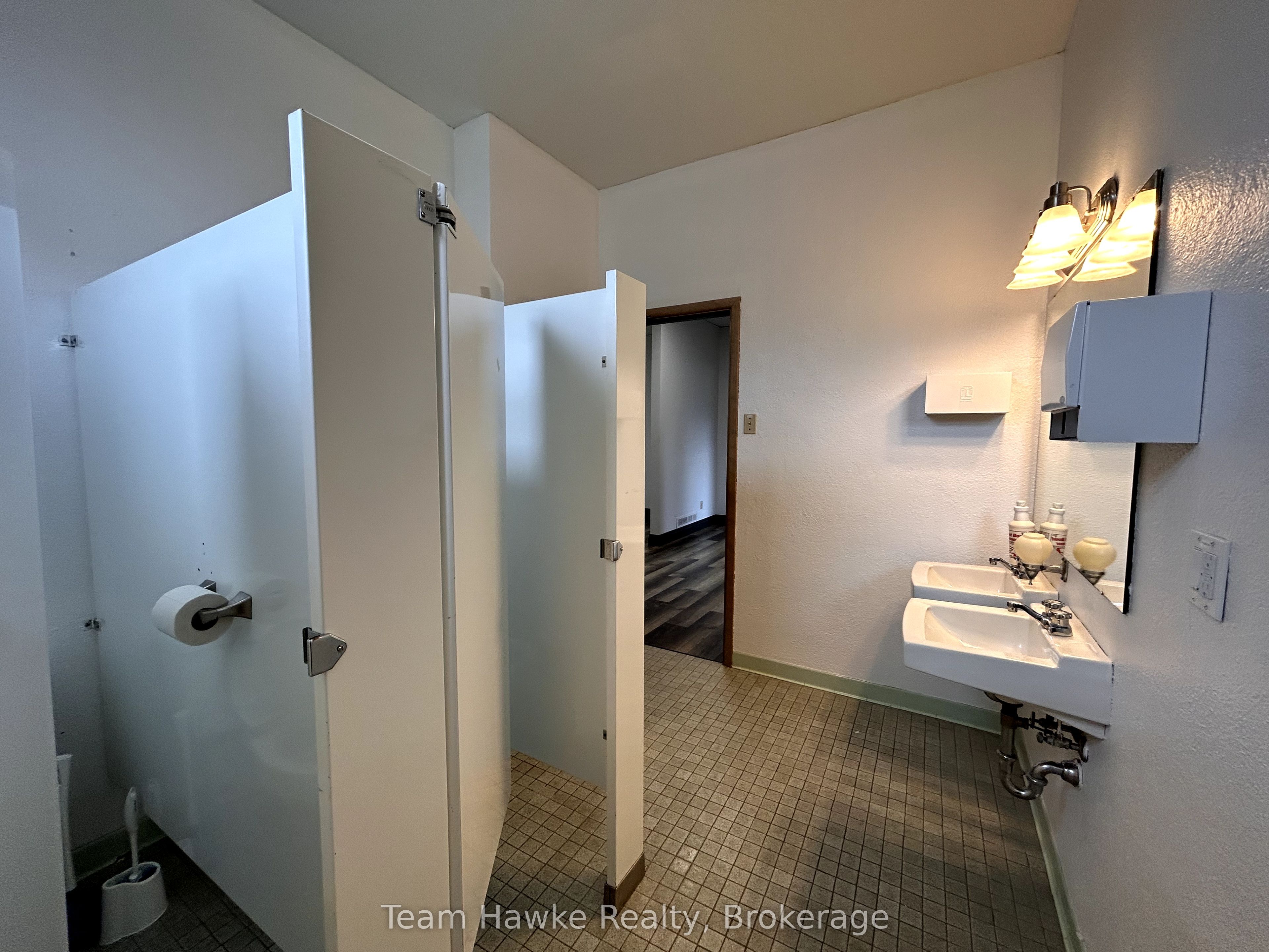 578 King Street Property Photo 22