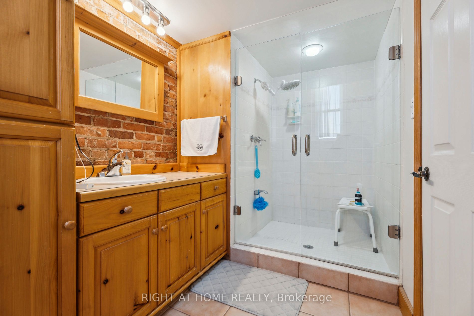 226 King Street Property Photo 15