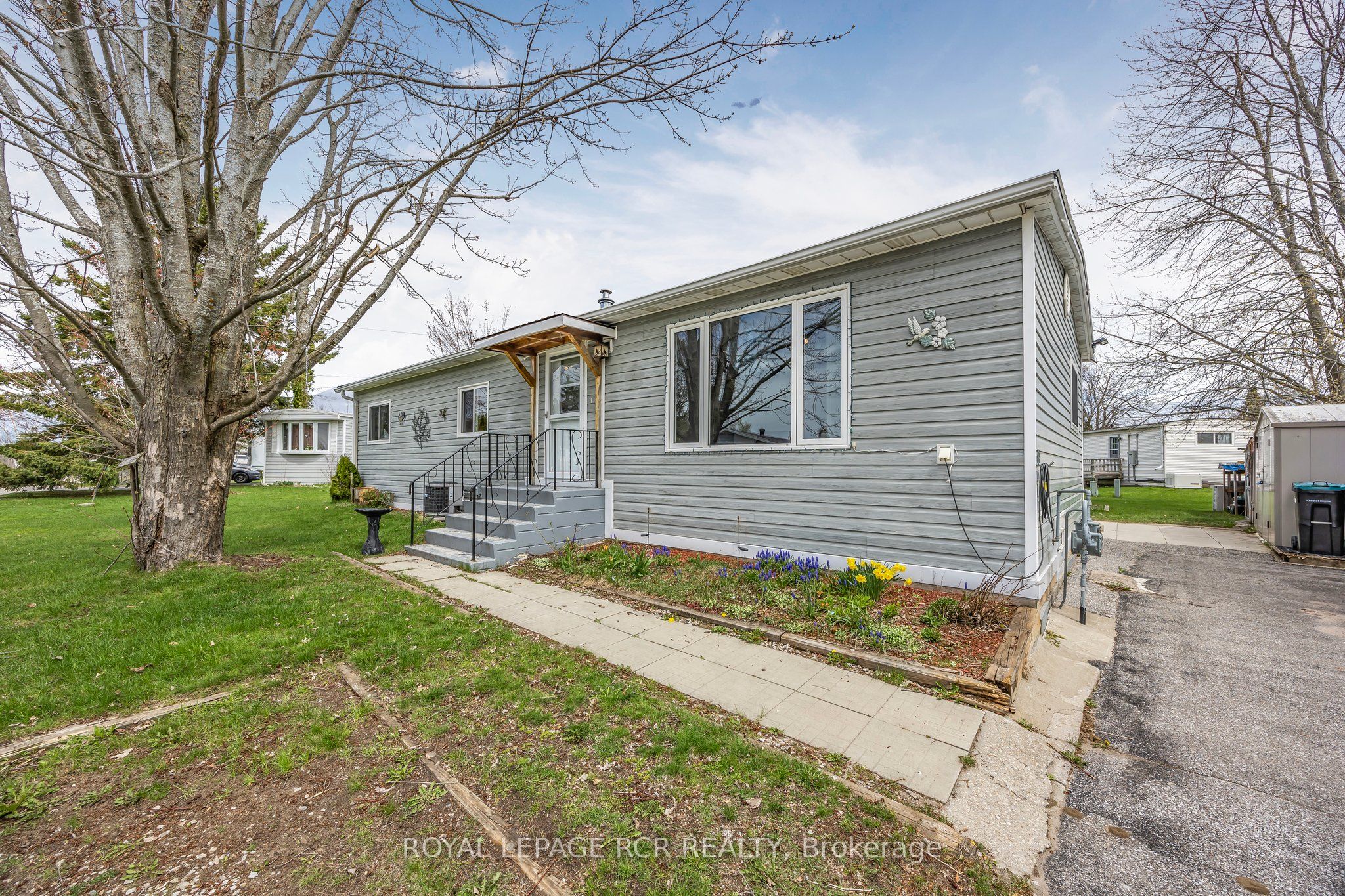 15 Balantrae Dr Property Photo 1