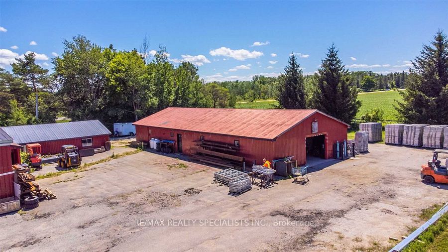 220 Queen St W Property Photo 2