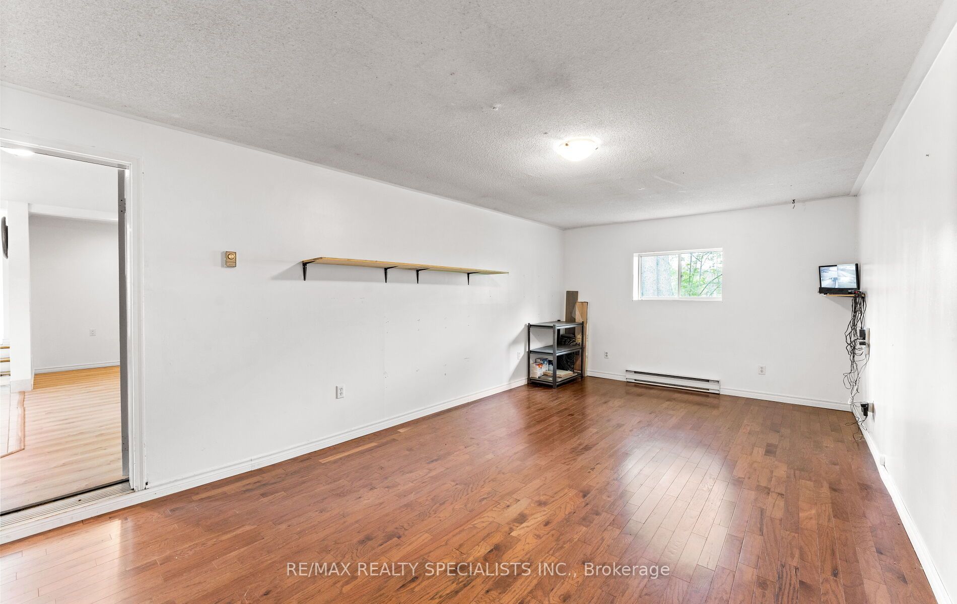 220 Queen St W Property Photo 19