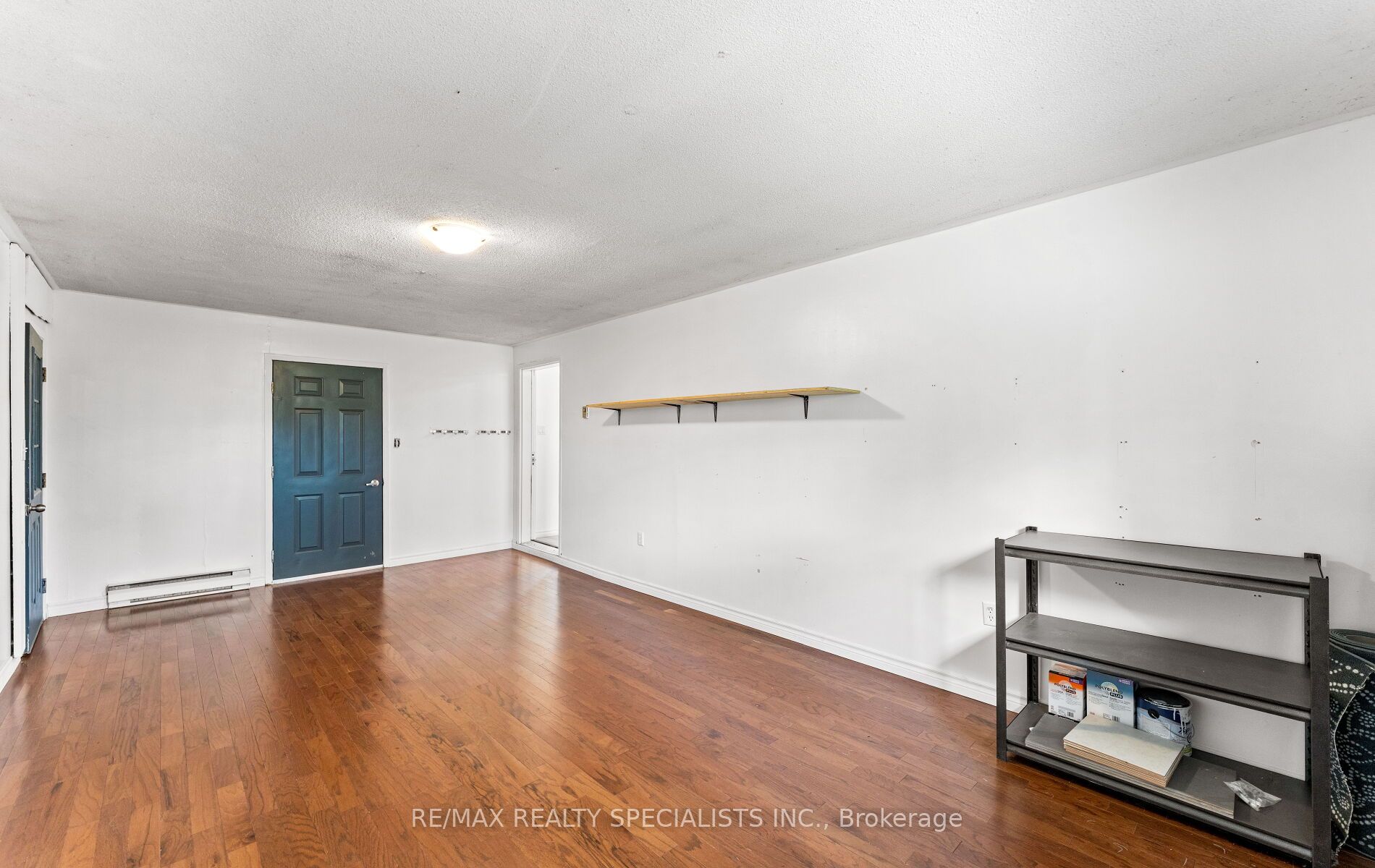 220 Queen St W Property Photo 20
