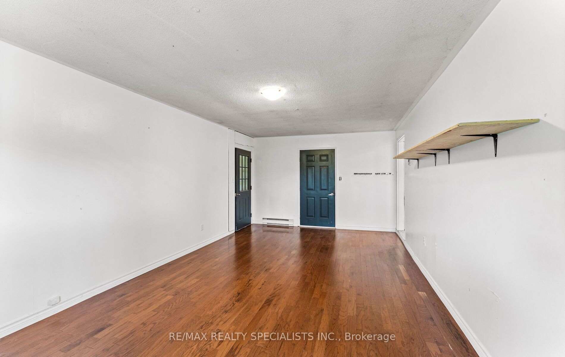 220 Queen St W Property Photo 21