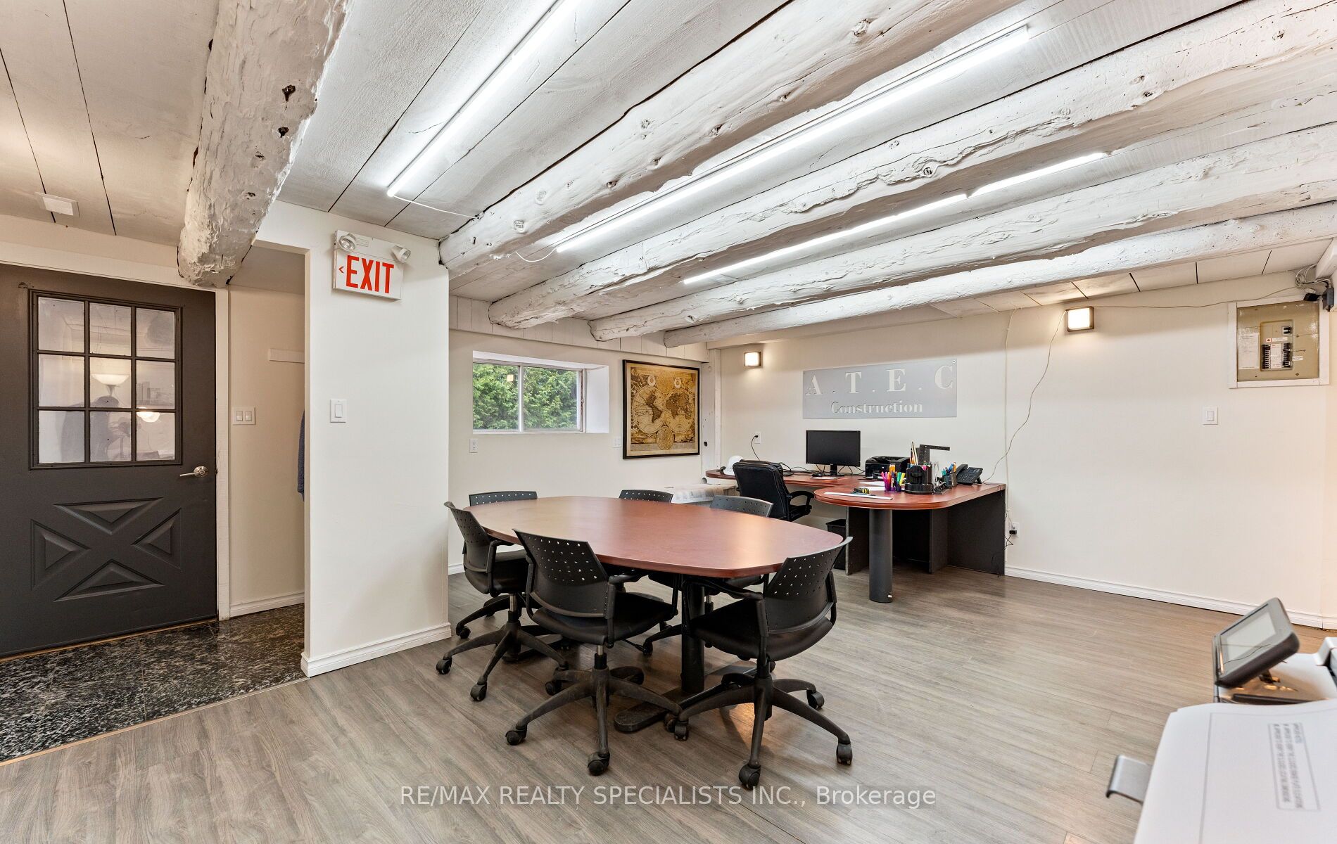 220 Queen St W Property Photo 40