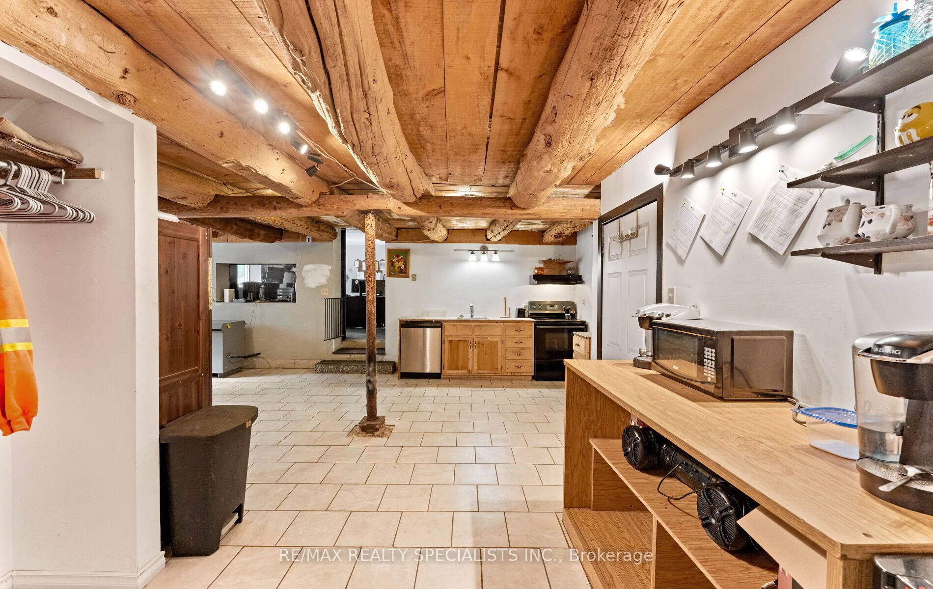 220 Queen St W Property Photo 42
