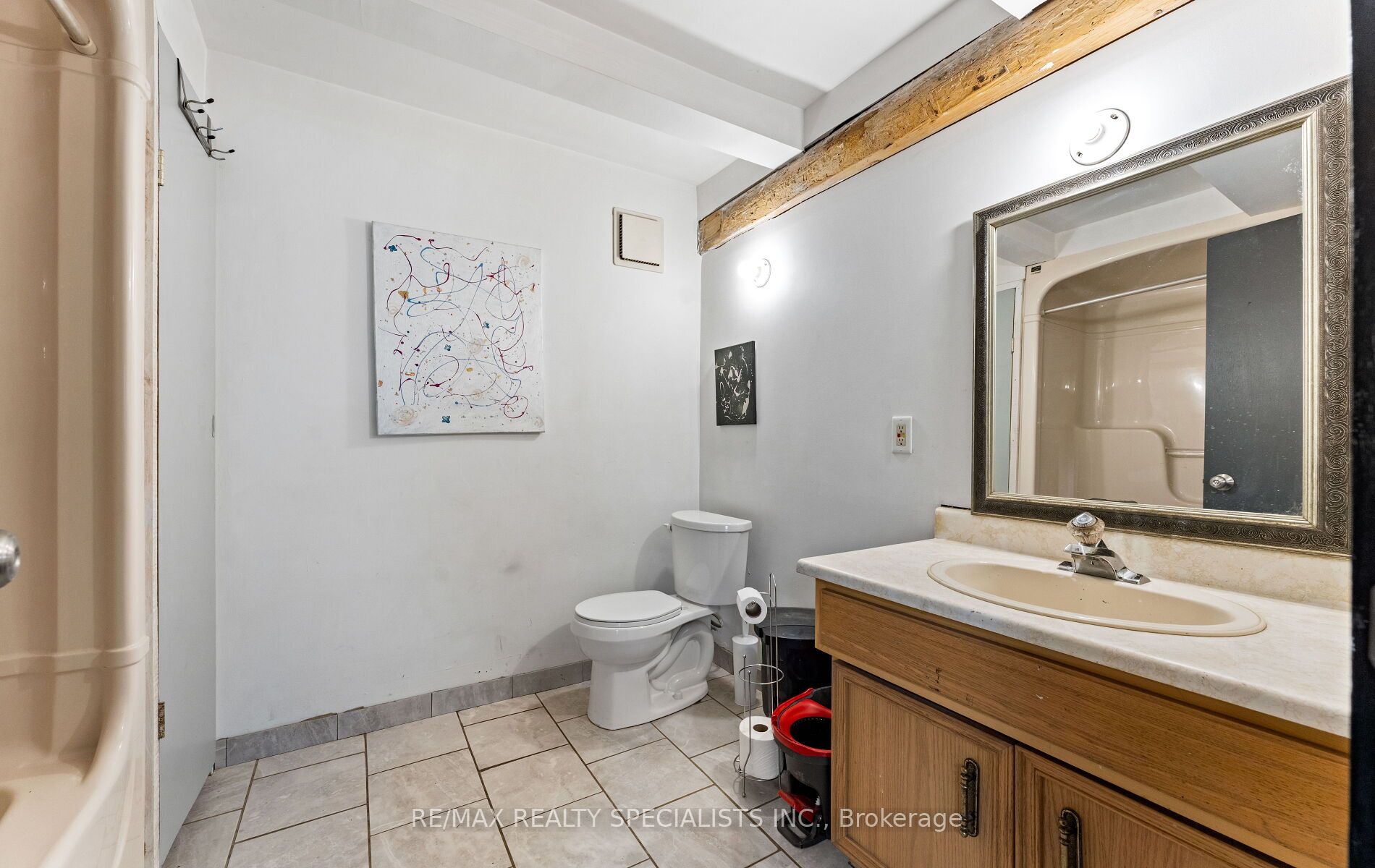 220 Queen St W Property Photo 43