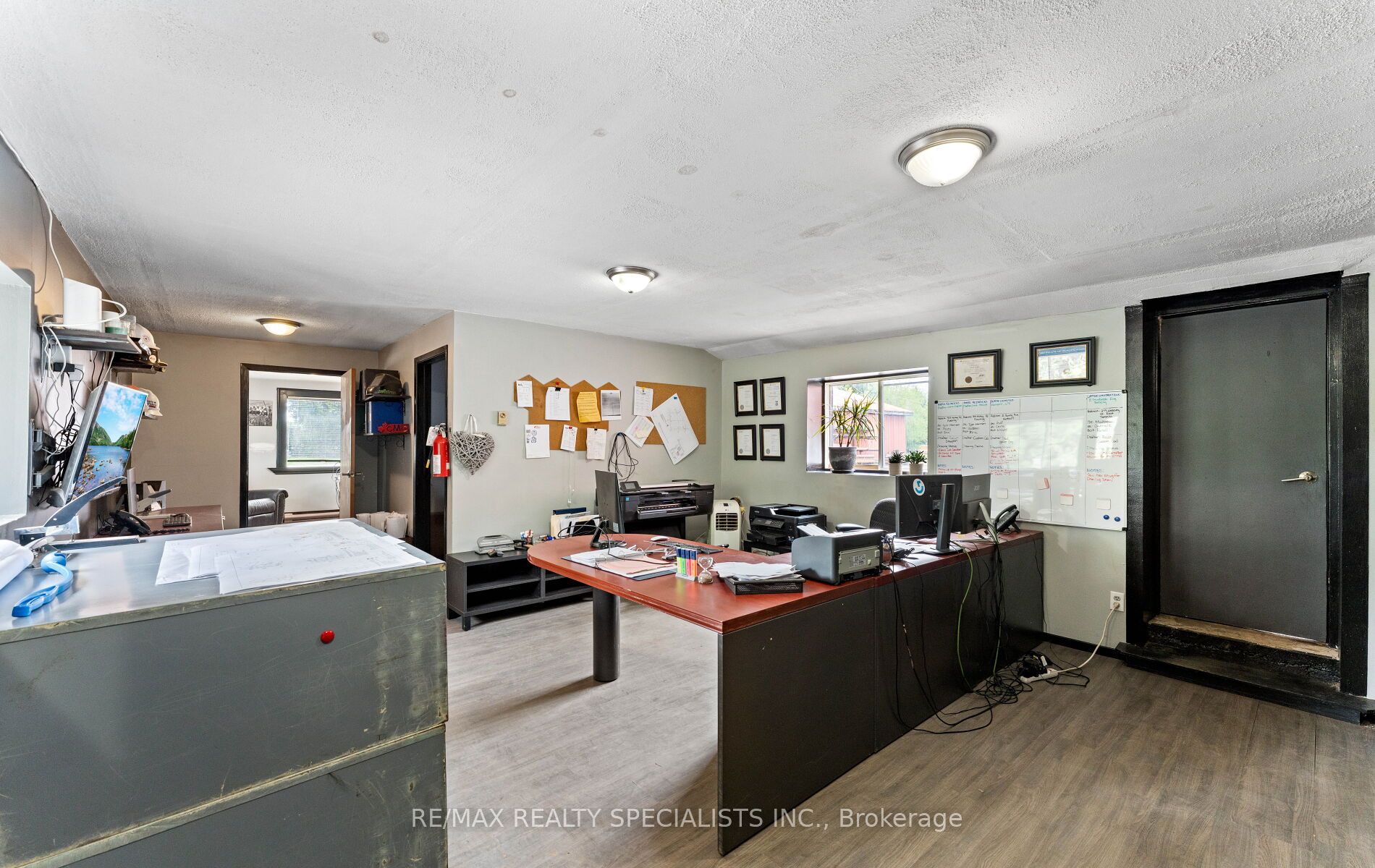 220 Queen St W Property Photo 44