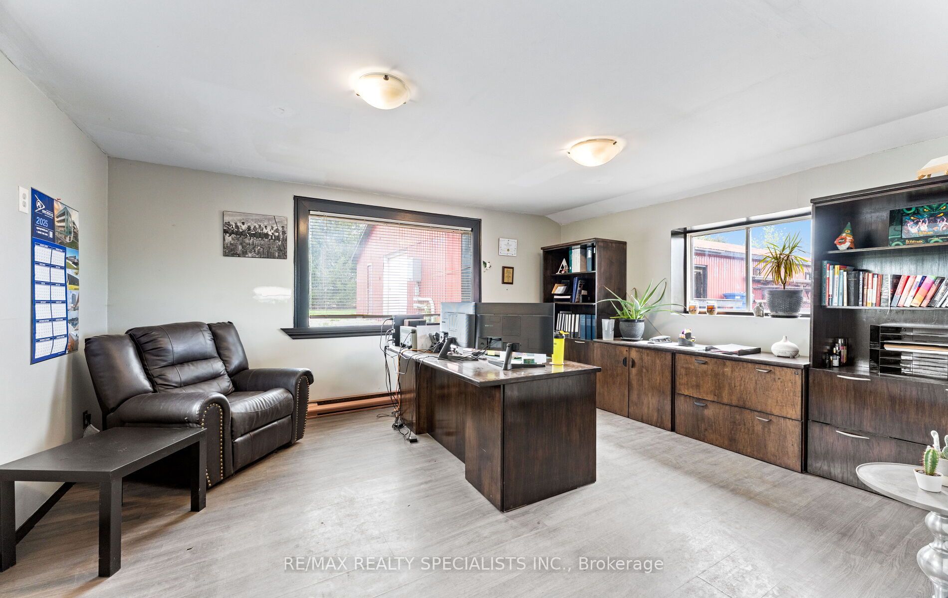 220 Queen St W Property Photo 45