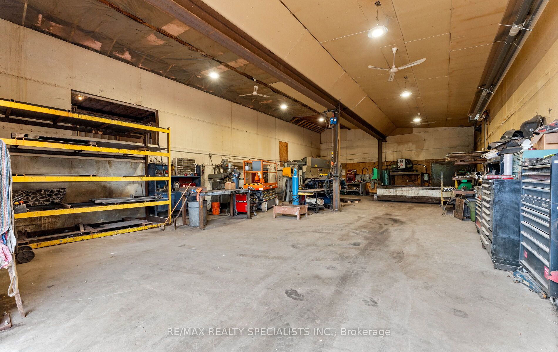 220 Queen St W Property Photo 47