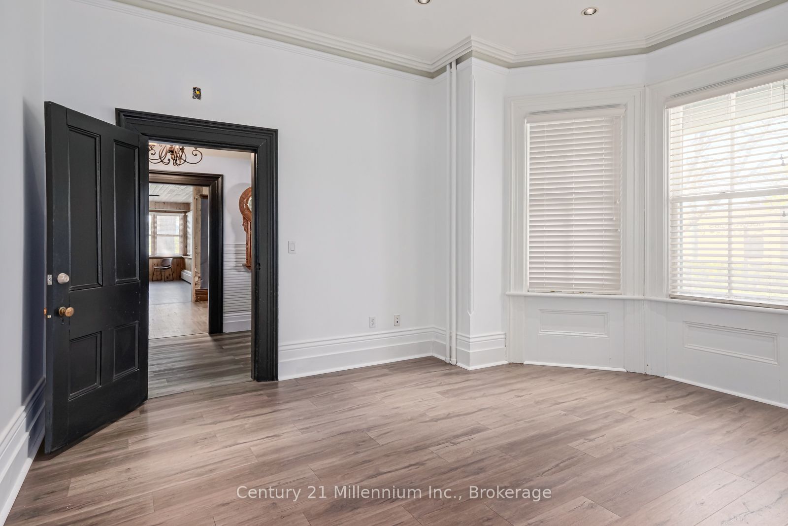 637 Hurontario St Property Photo 8