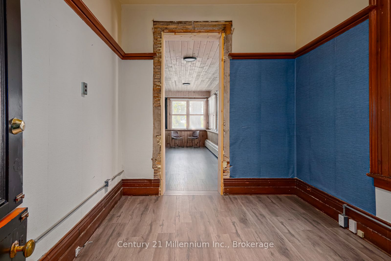 637 Hurontario St Property Photo 9