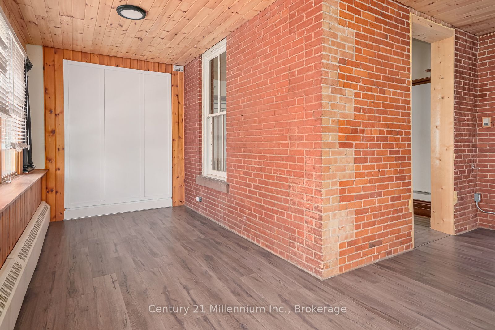 637 Hurontario St Property Photo 11