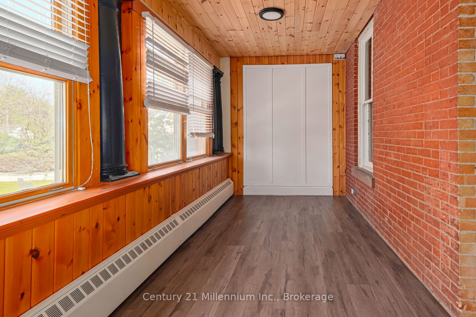 637 Hurontario St Property Photo 12