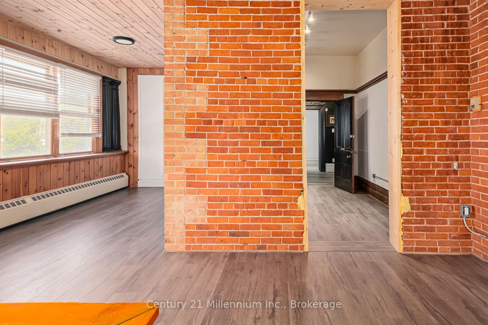 637 Hurontario St Property Photo 14