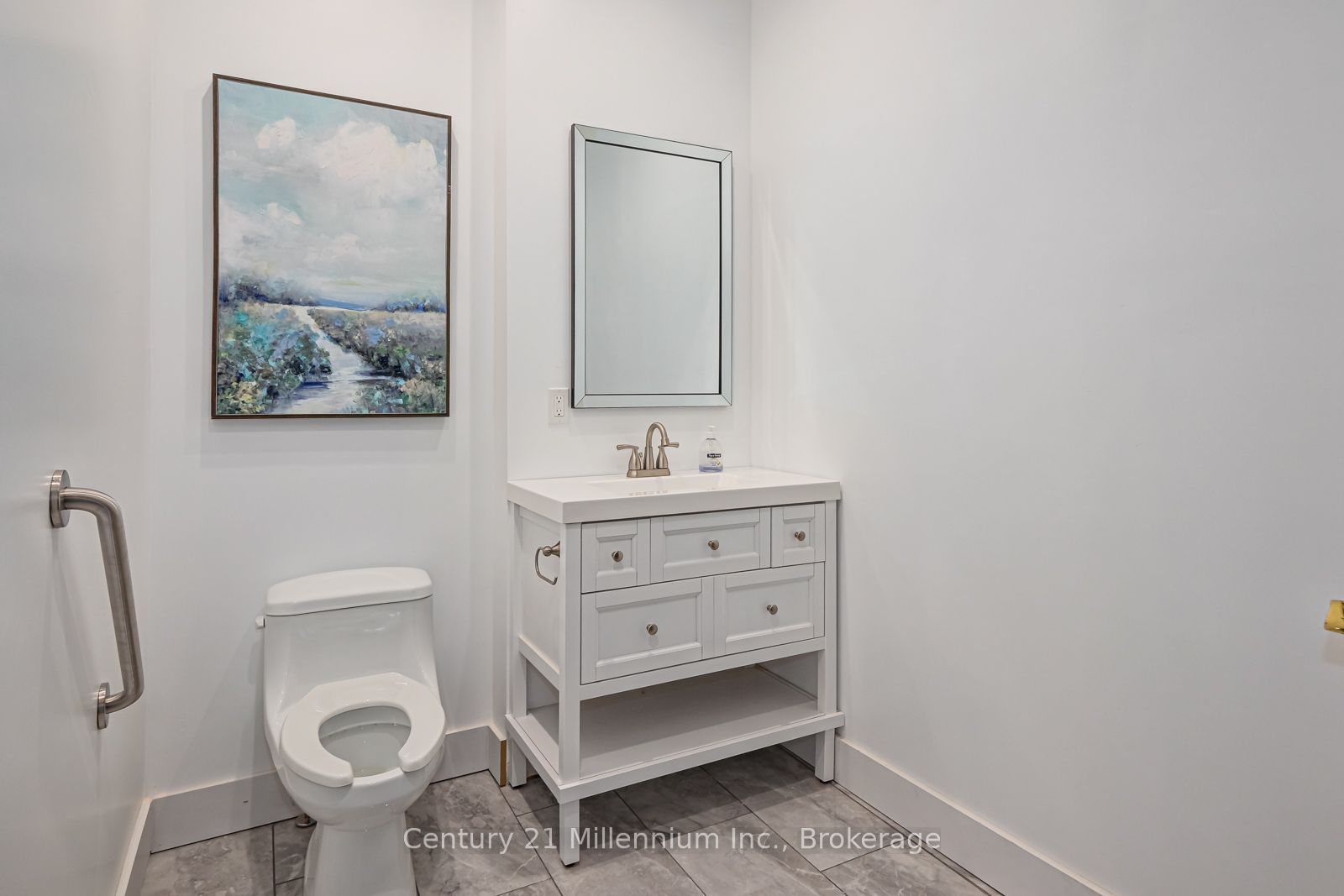 637 Hurontario St Property Photo 15