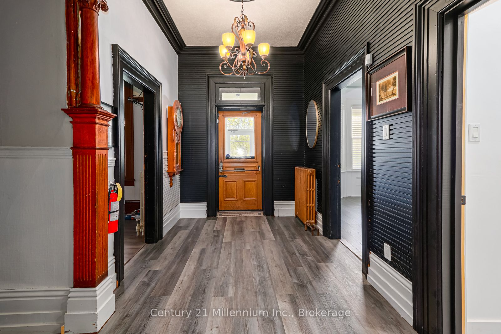 637 Hurontario St Property Photo 16
