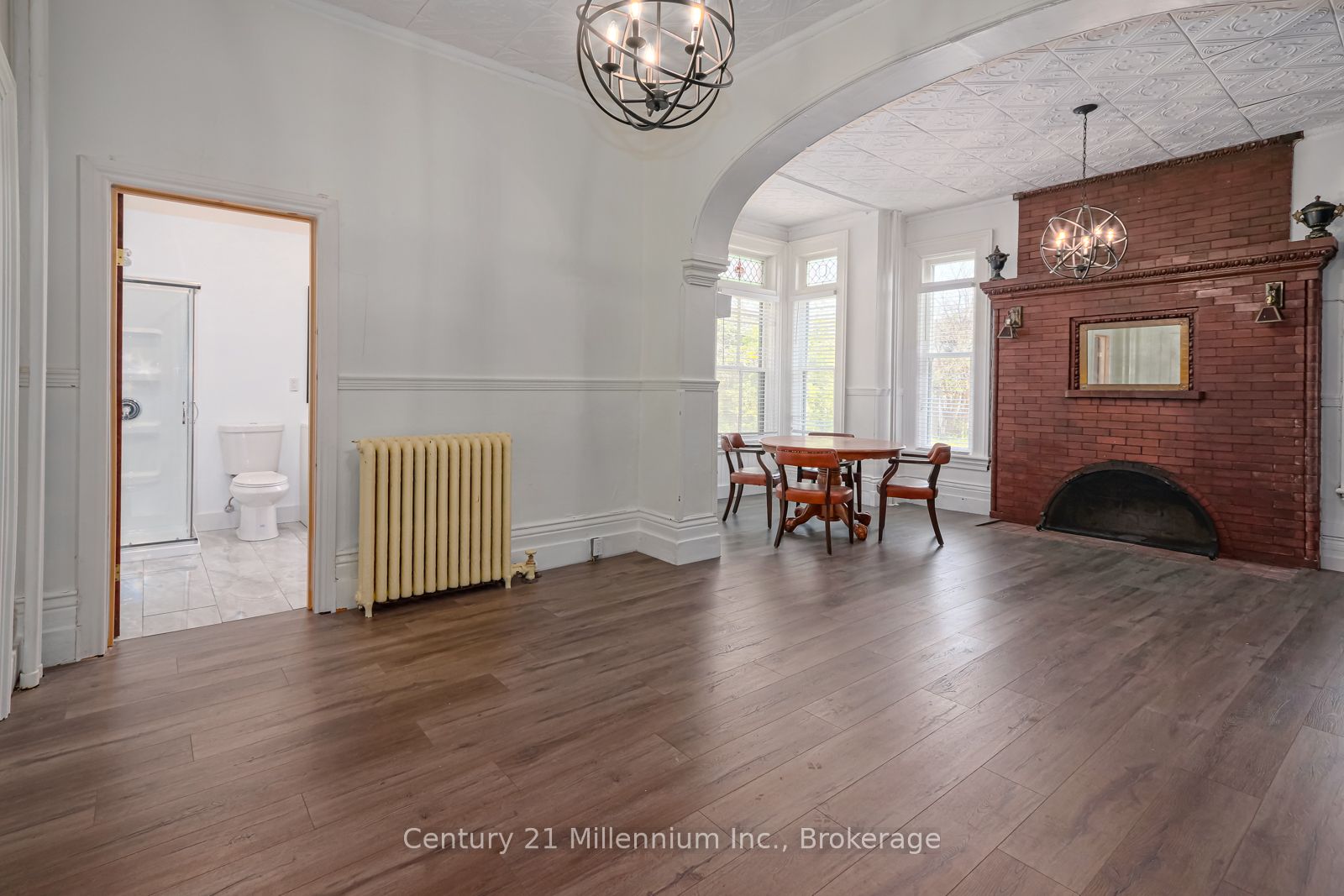 637 Hurontario St Property Photo 22