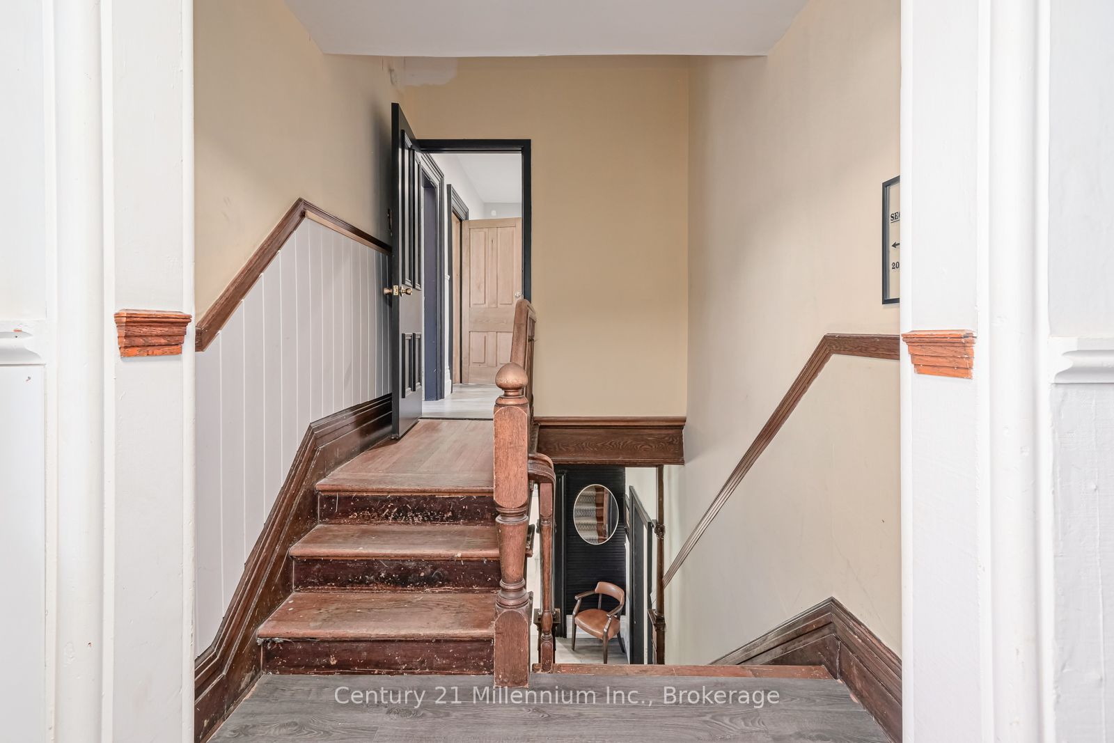 637 Hurontario St Property Photo 24