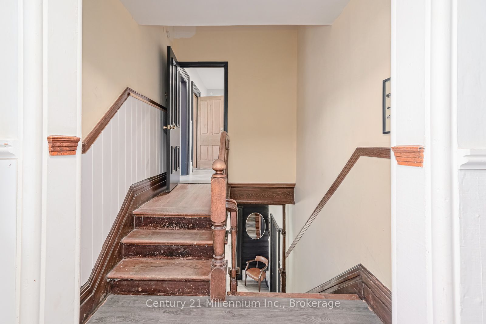 637 Hurontario St Property Photo 25