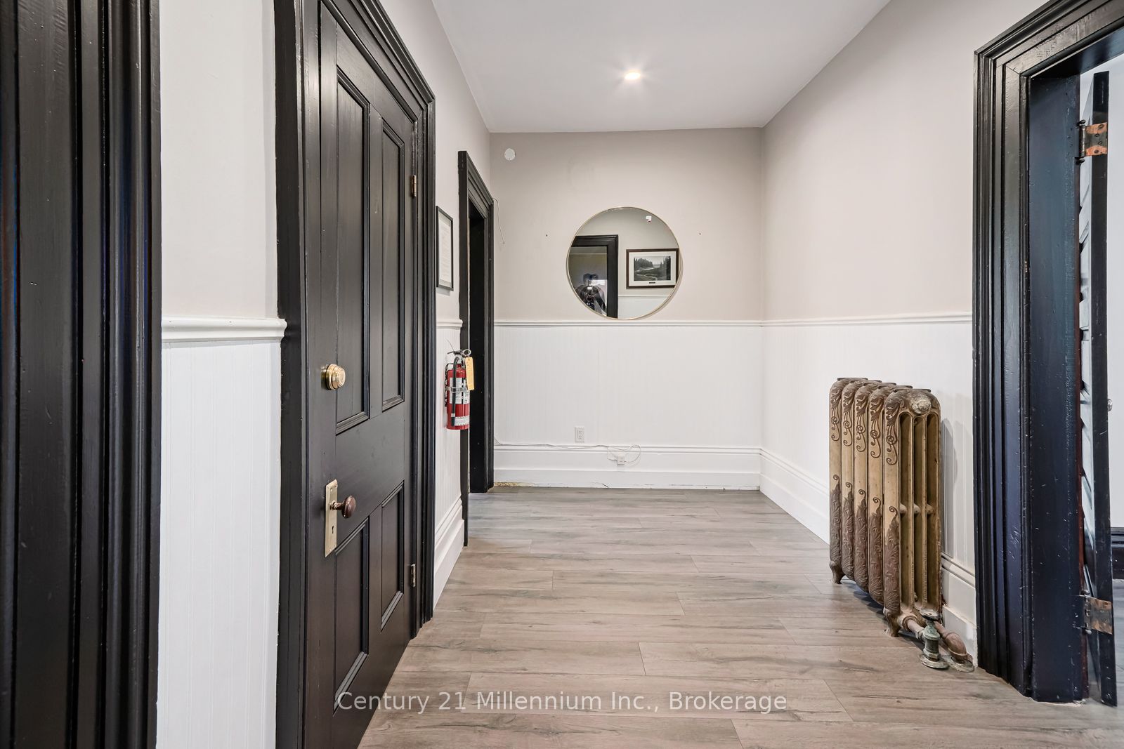 637 Hurontario St Property Photo 26