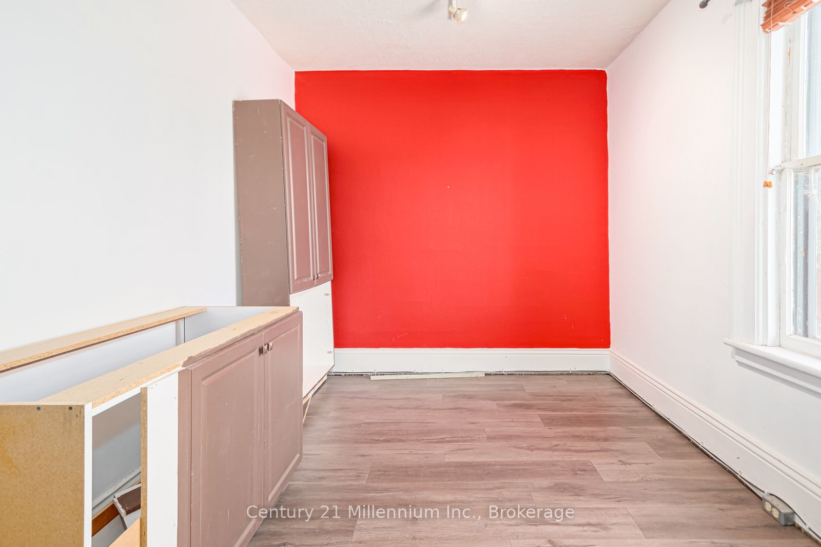637 Hurontario St Property Photo 27