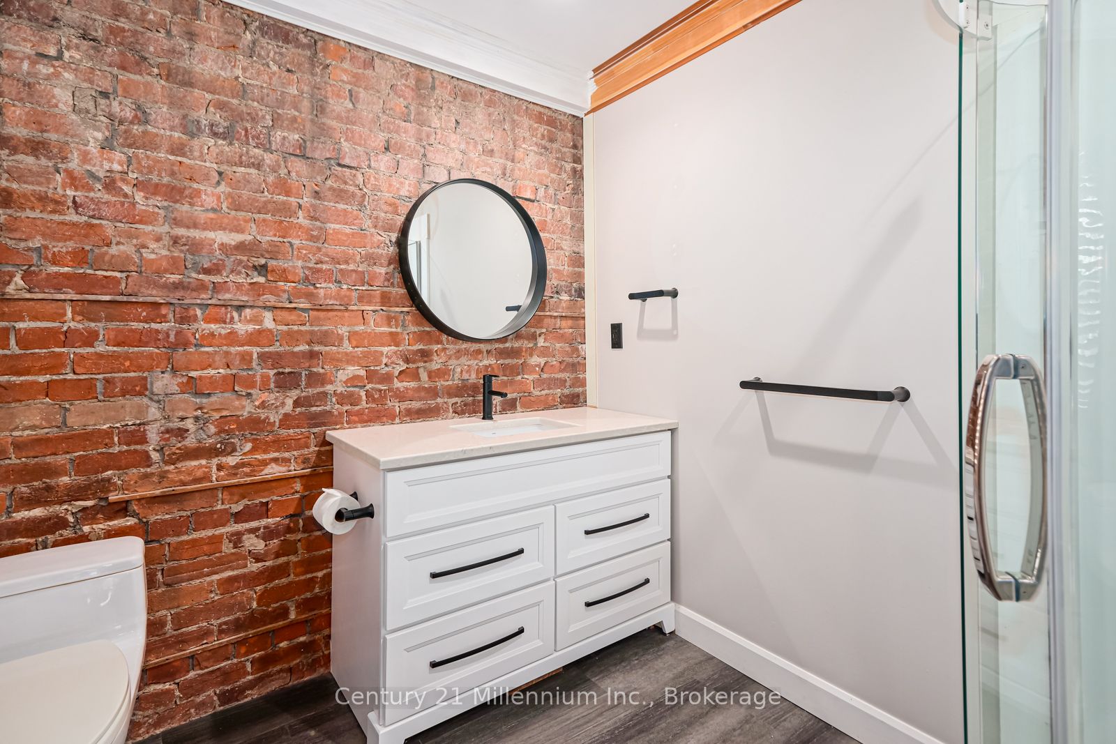 637 Hurontario St Property Photo 31