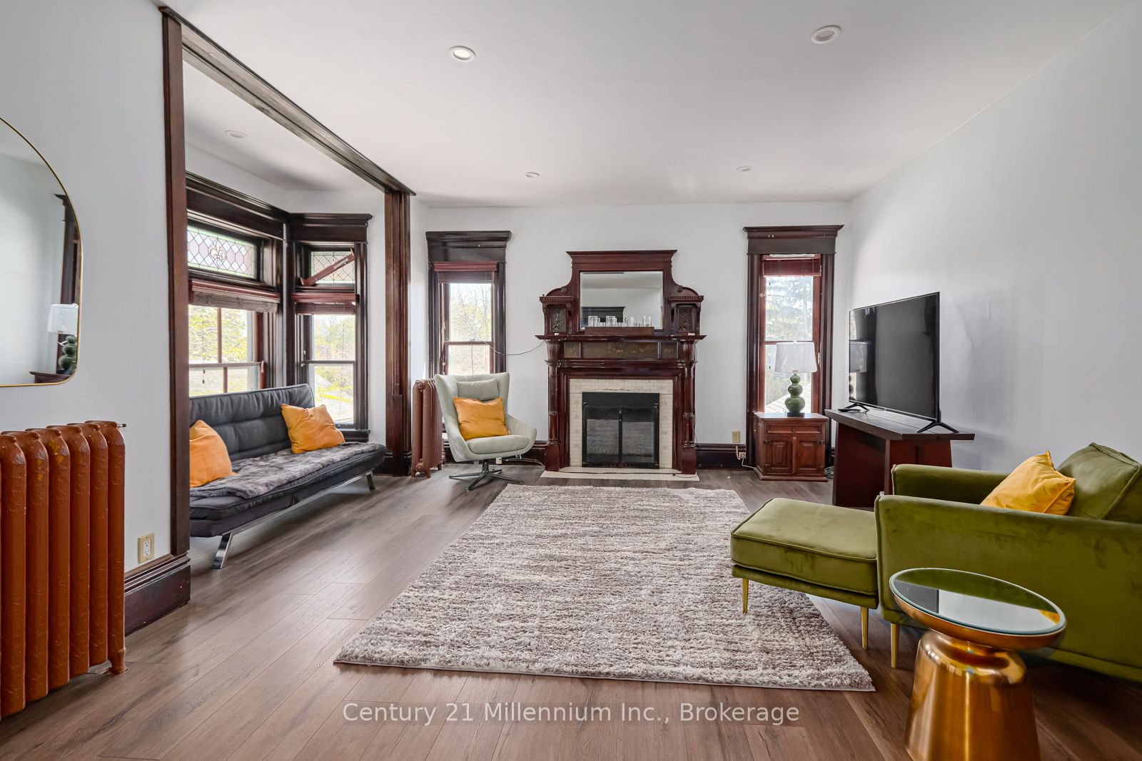 637 Hurontario St Property Photo 35