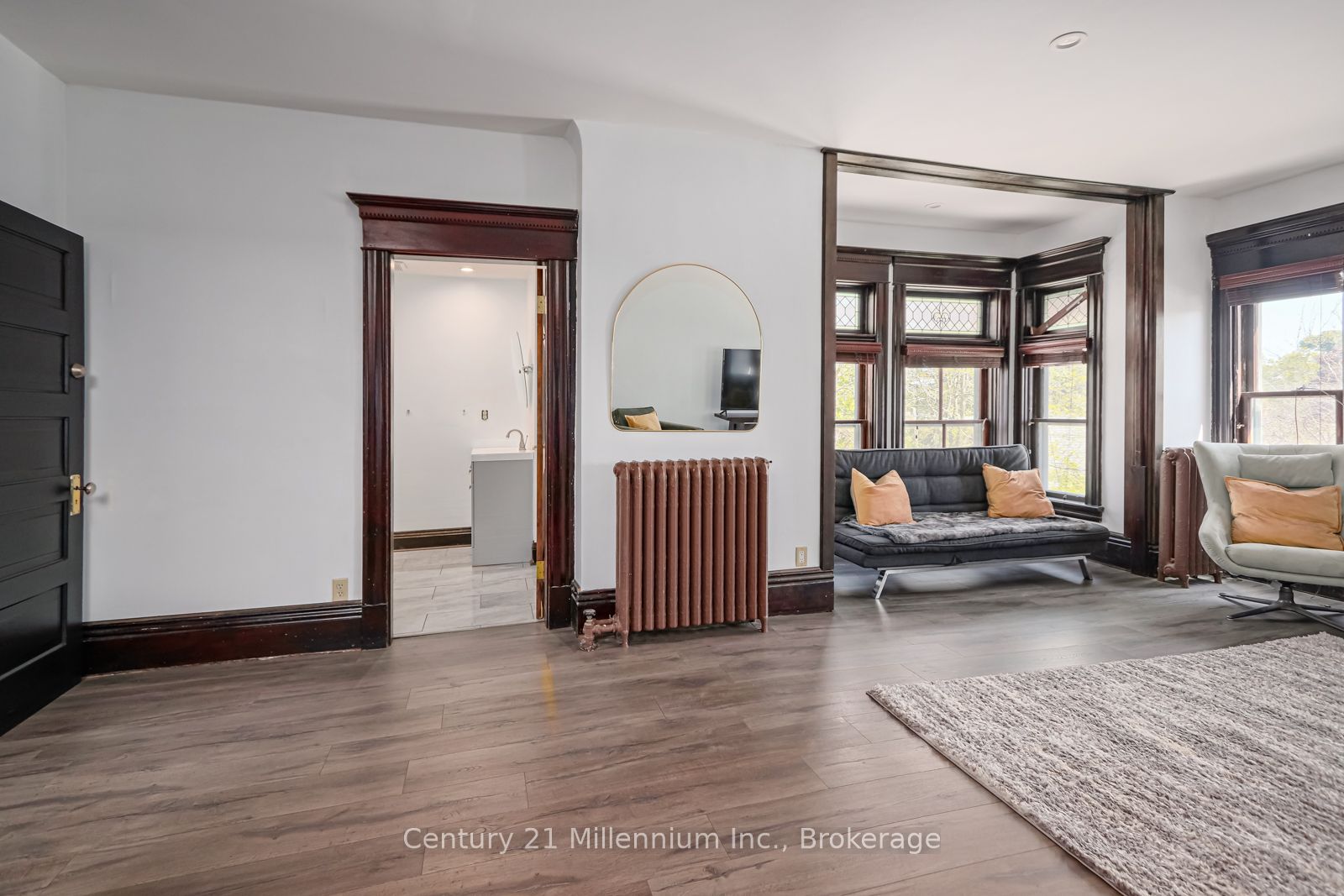 637 Hurontario St Property Photo 36