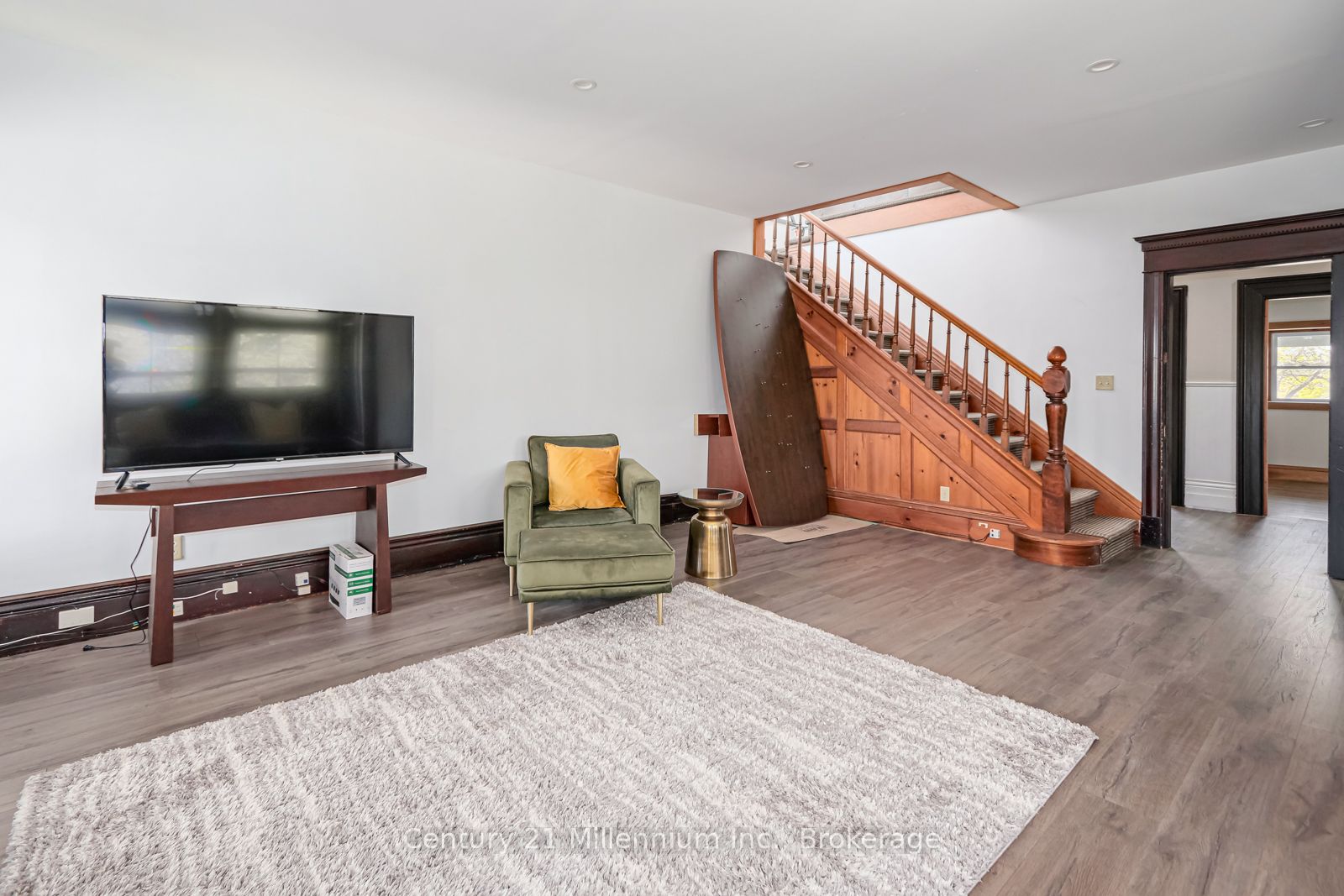 637 Hurontario St Property Photo 37