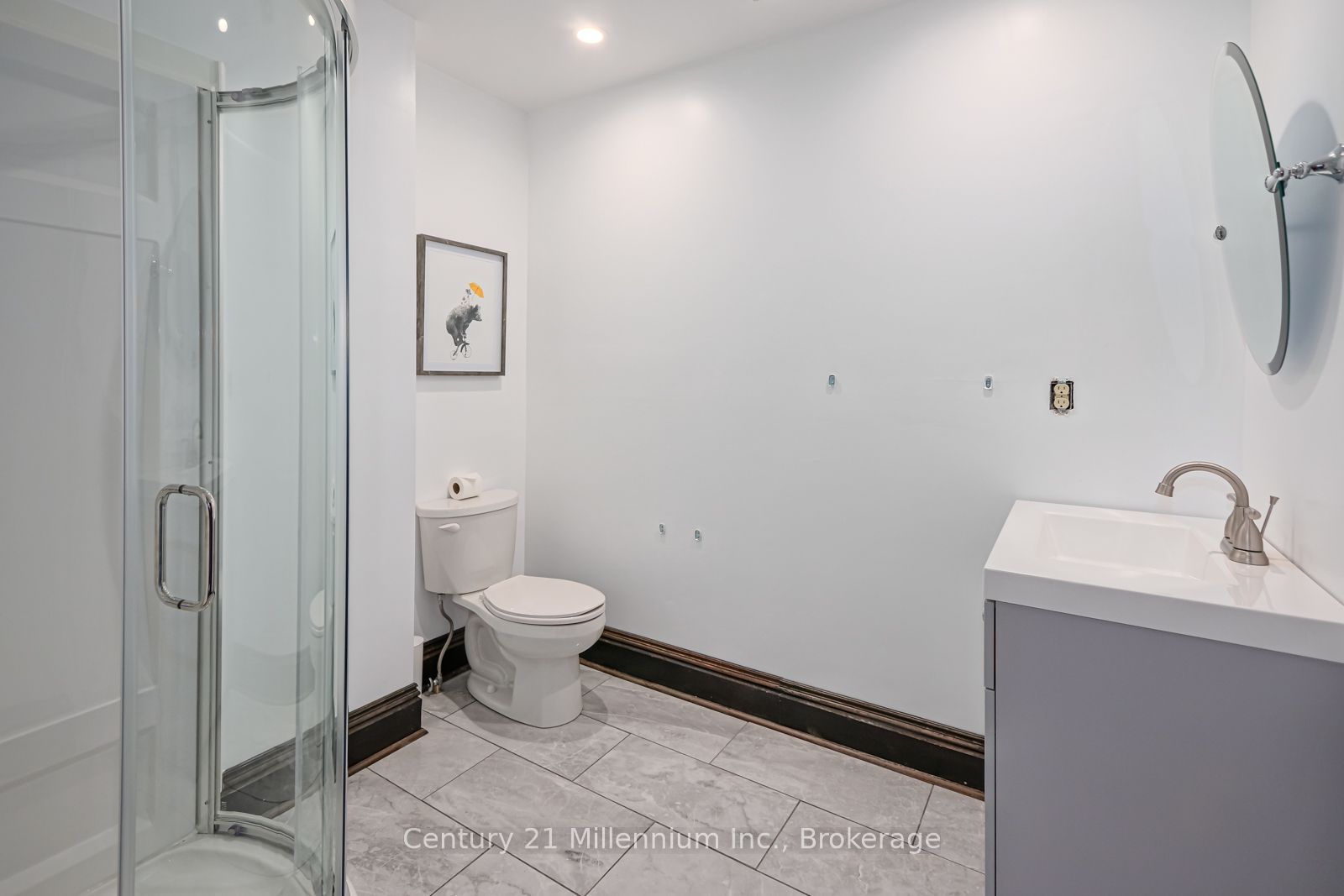 637 Hurontario St Property Photo 38
