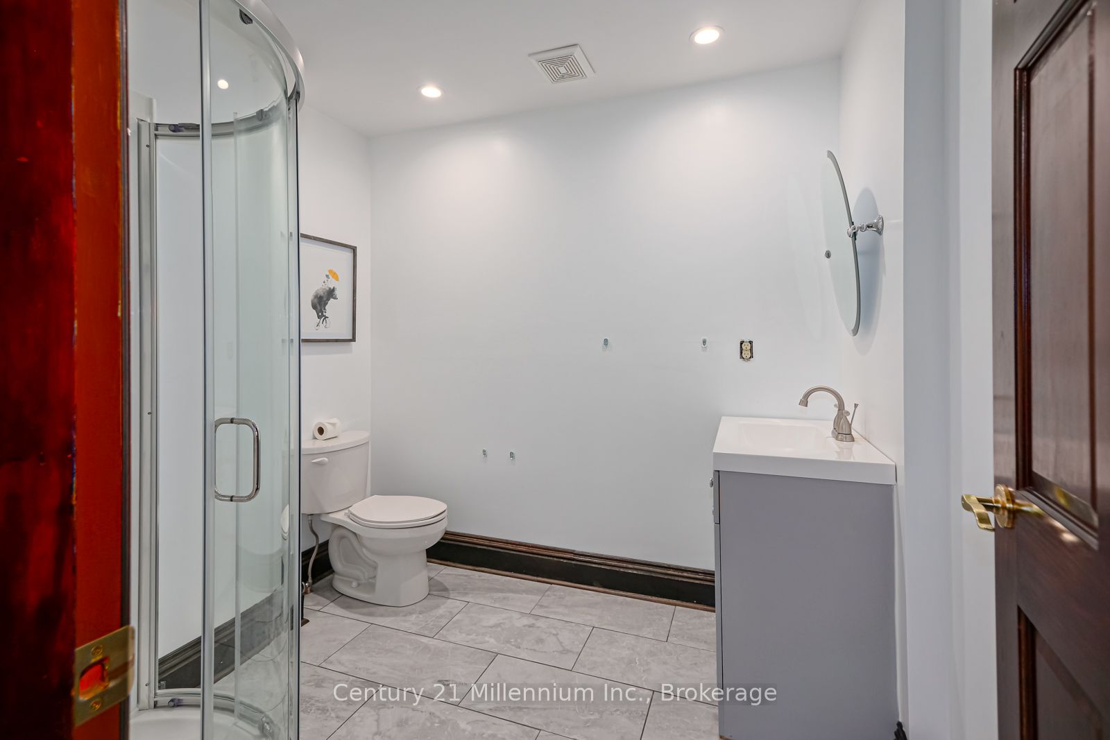 637 Hurontario St Property Photo 40