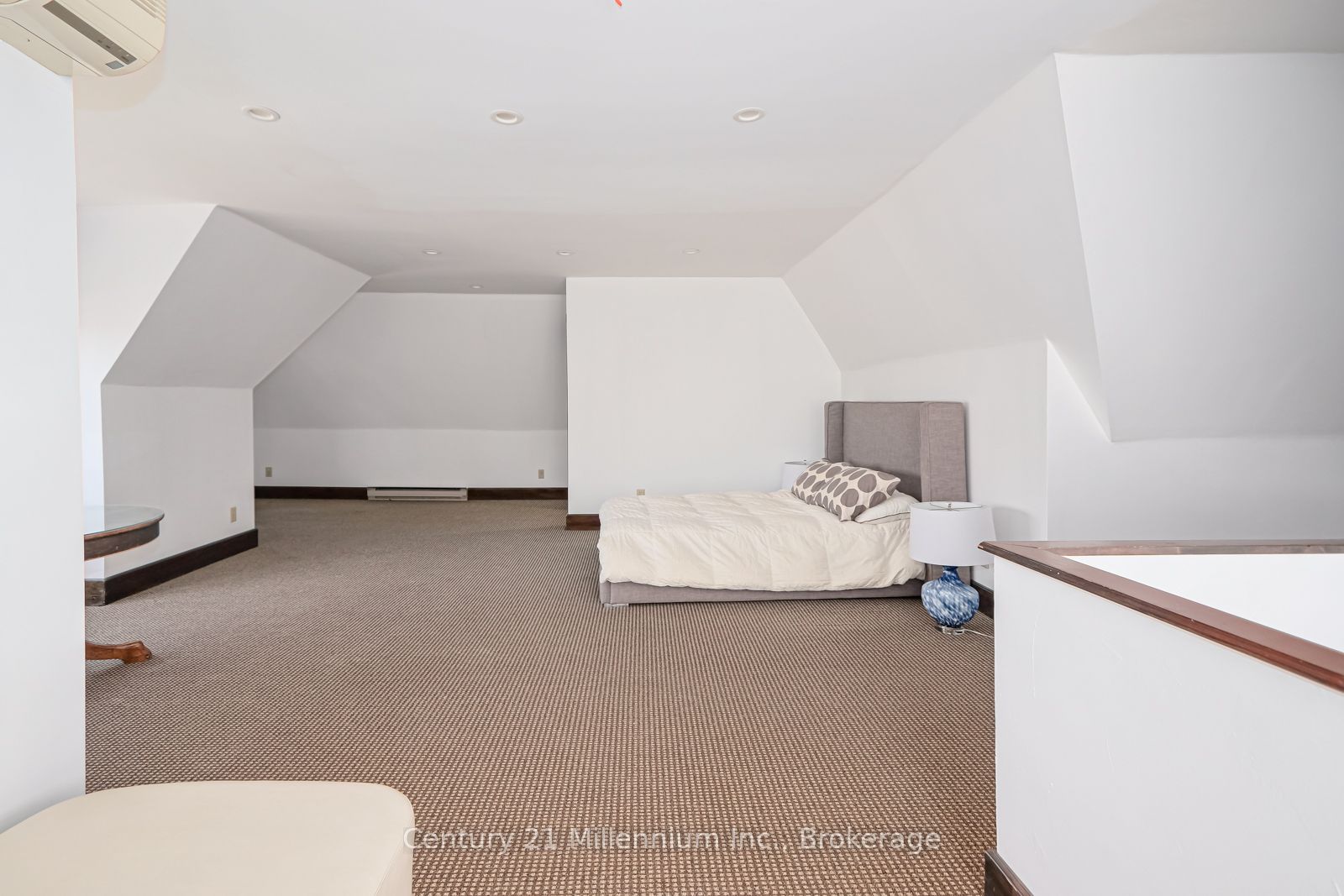 637 Hurontario St Property Photo 41