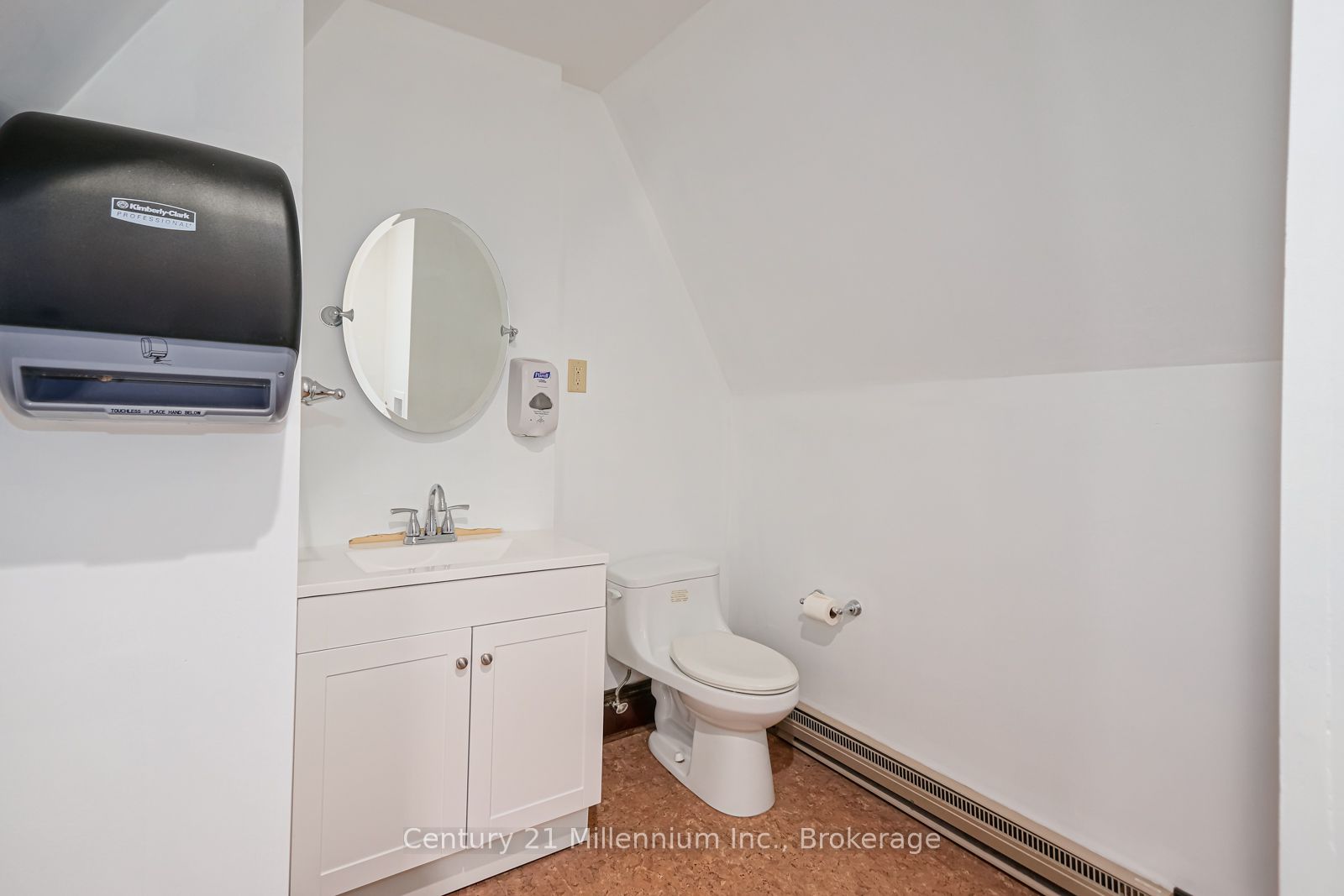 637 Hurontario St Property Photo 43