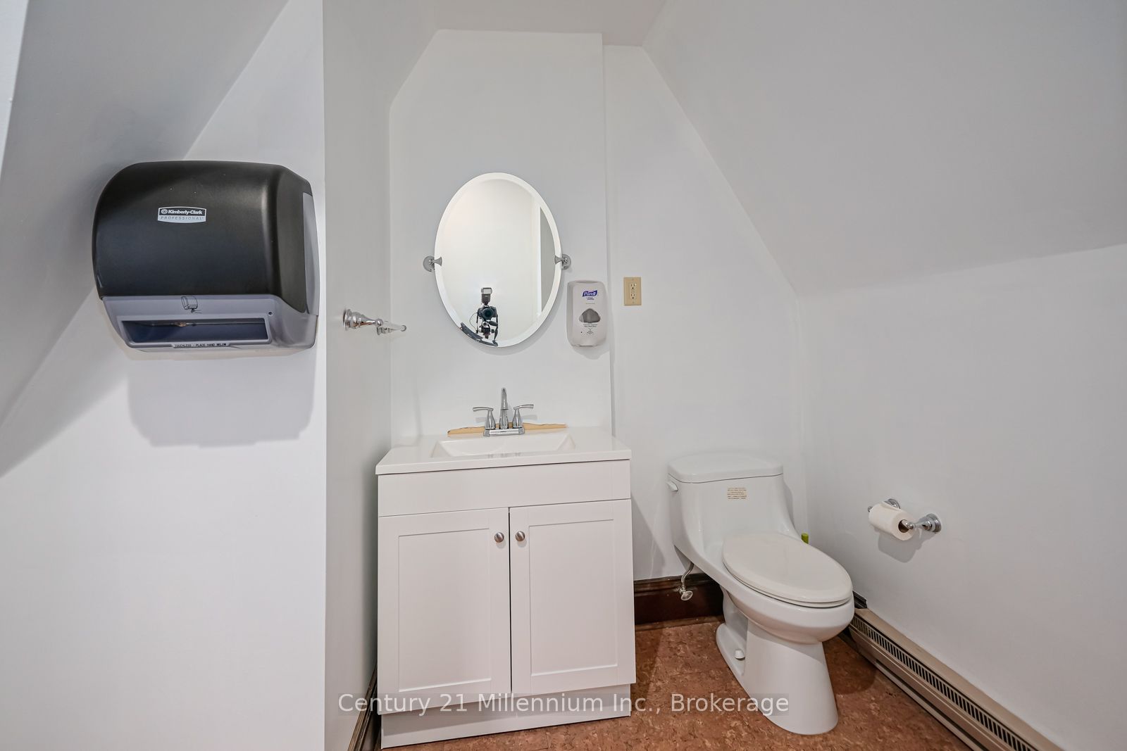 637 Hurontario St Property Photo 44