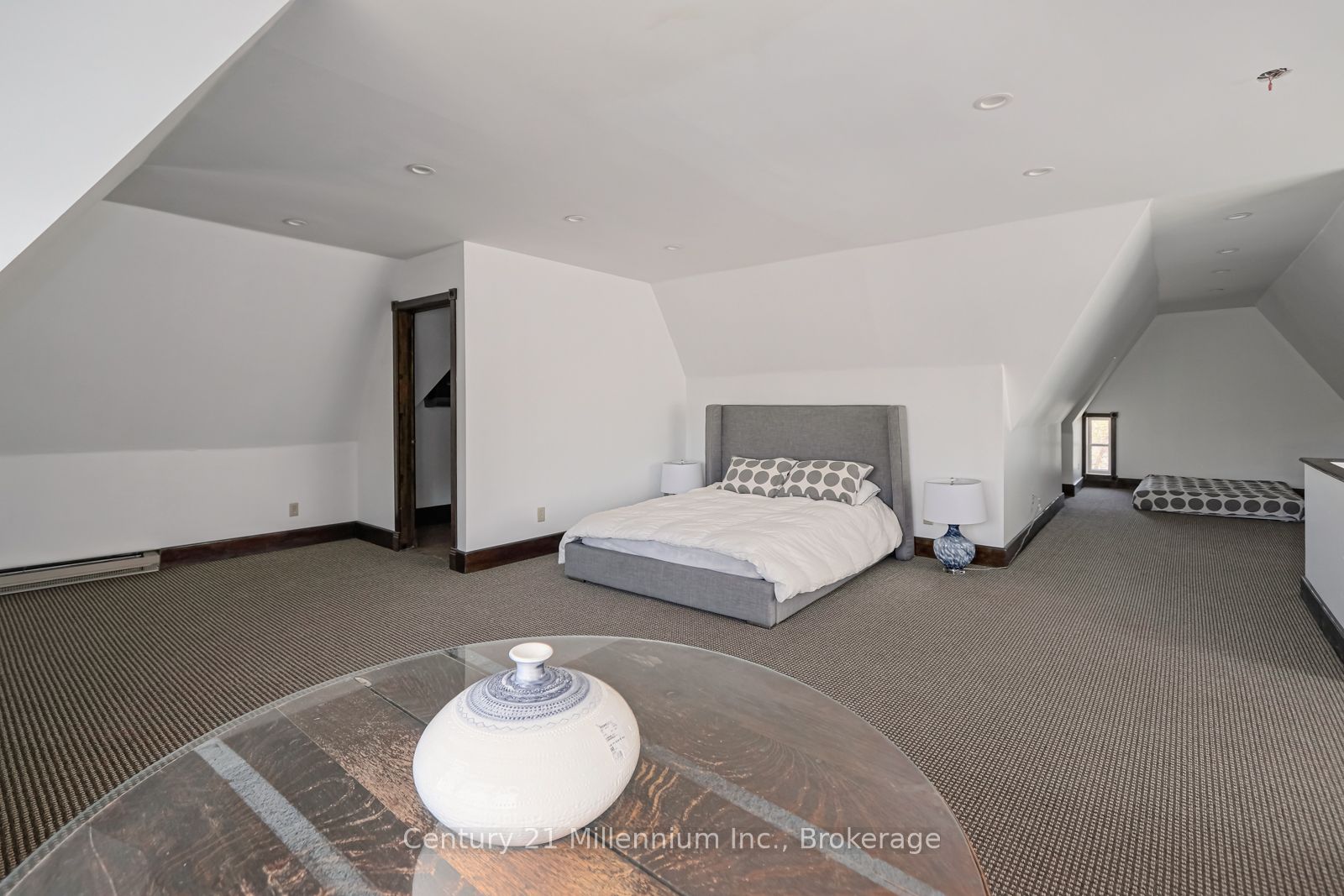 637 Hurontario St Property Photo 45