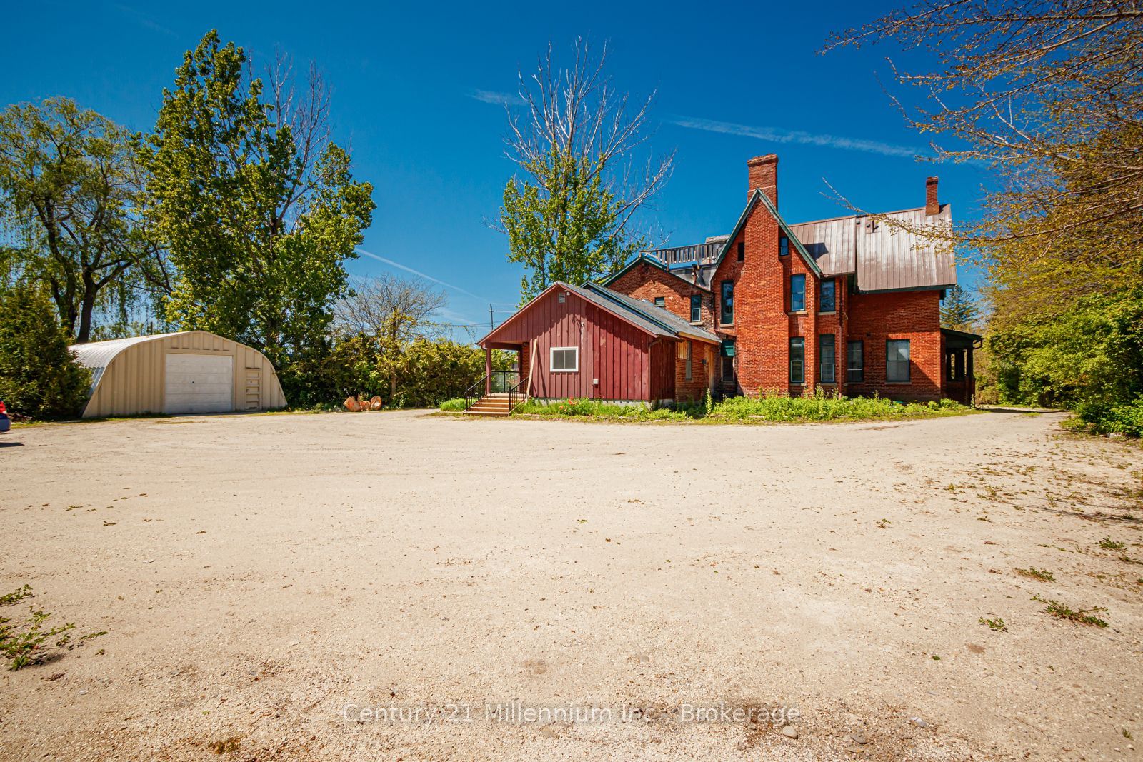 637 Hurontario St Property Photo 47