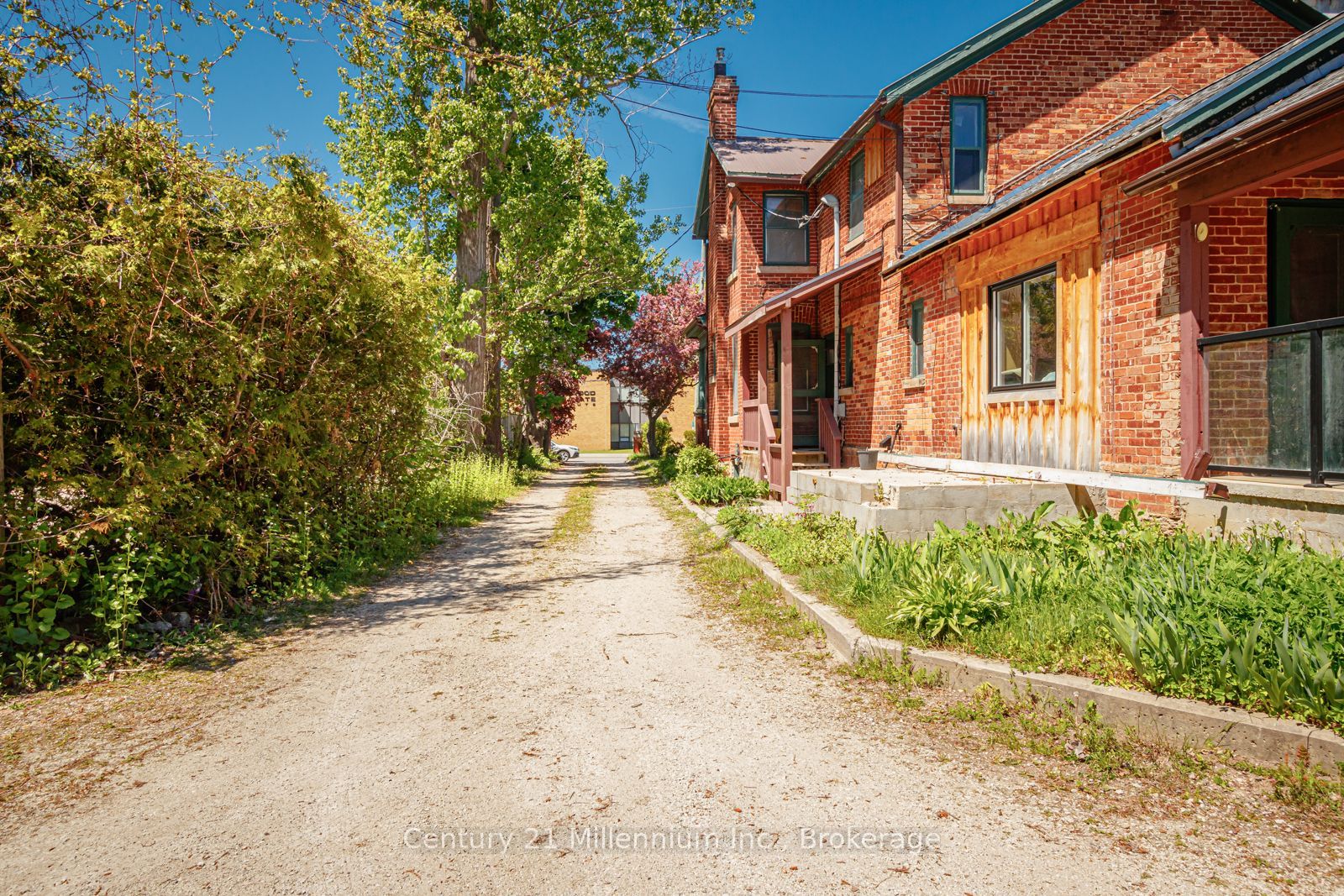 637 Hurontario St Property Photo 48