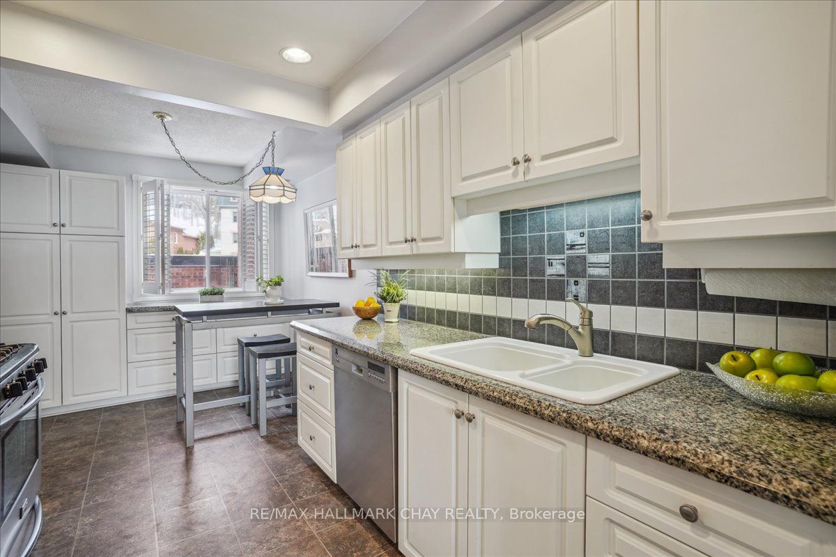 195 Collier Street Property Photo 10