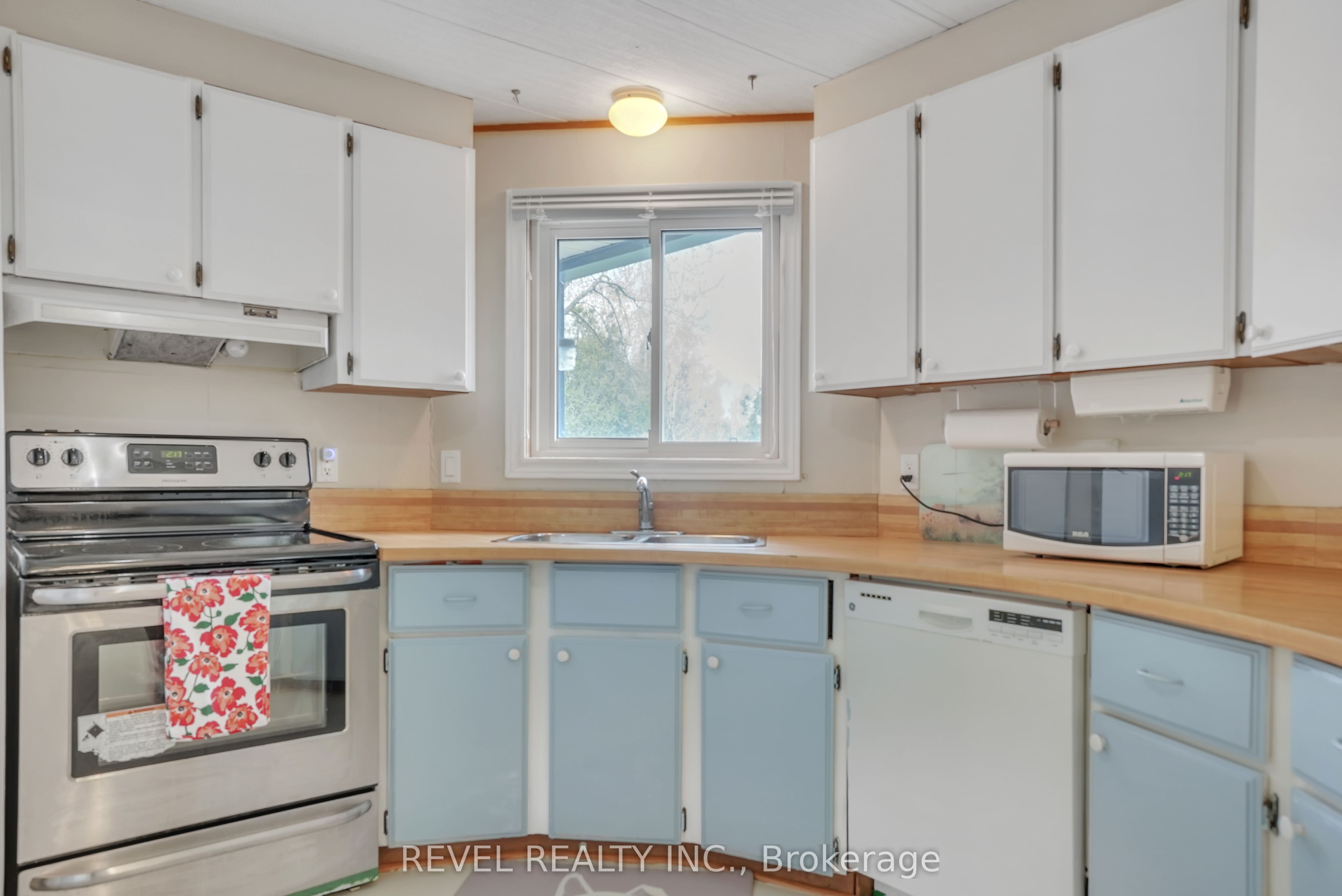 3 Tamarack Drive Property Photo 9