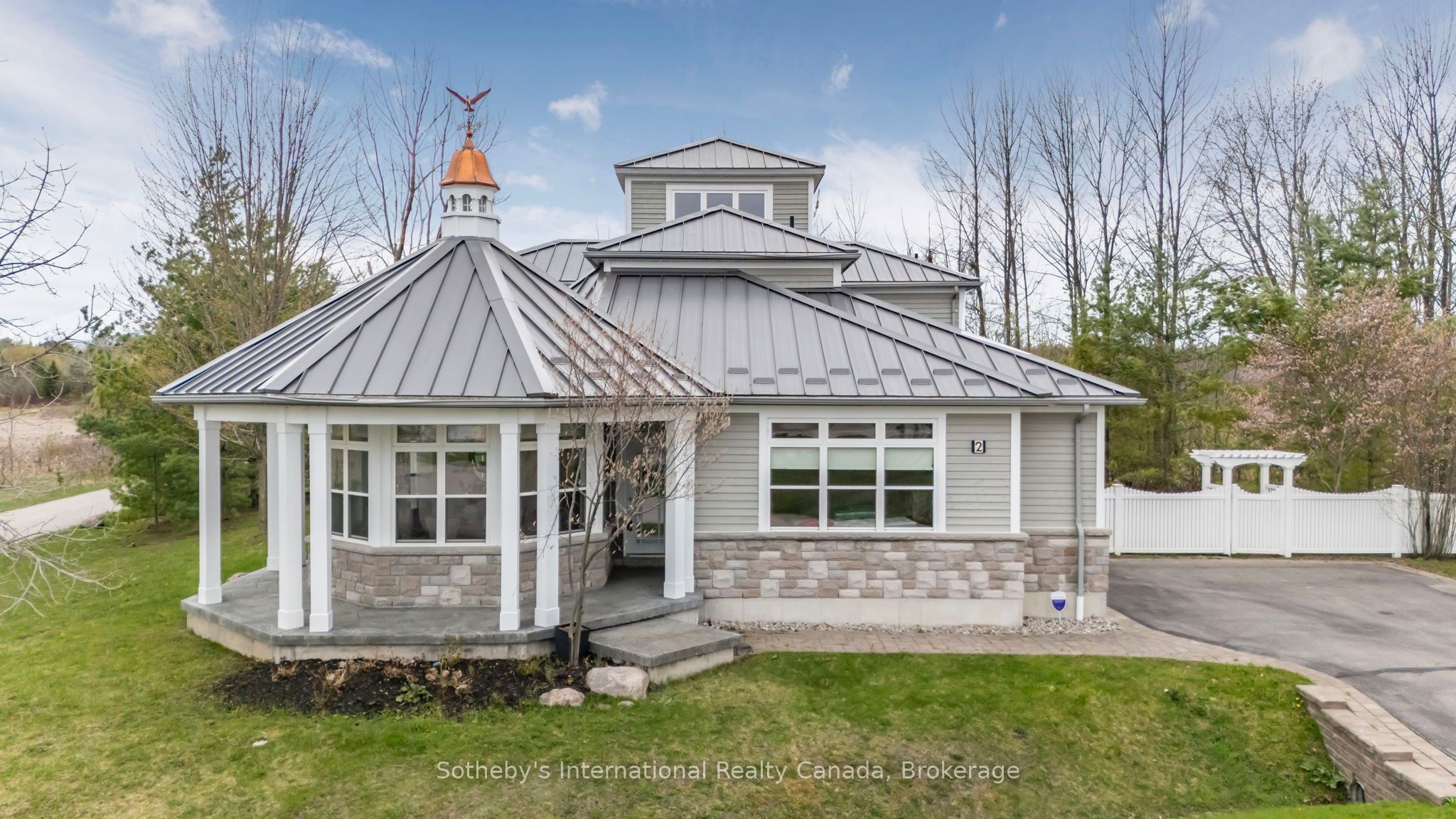 2 Swan Lane Property Photo