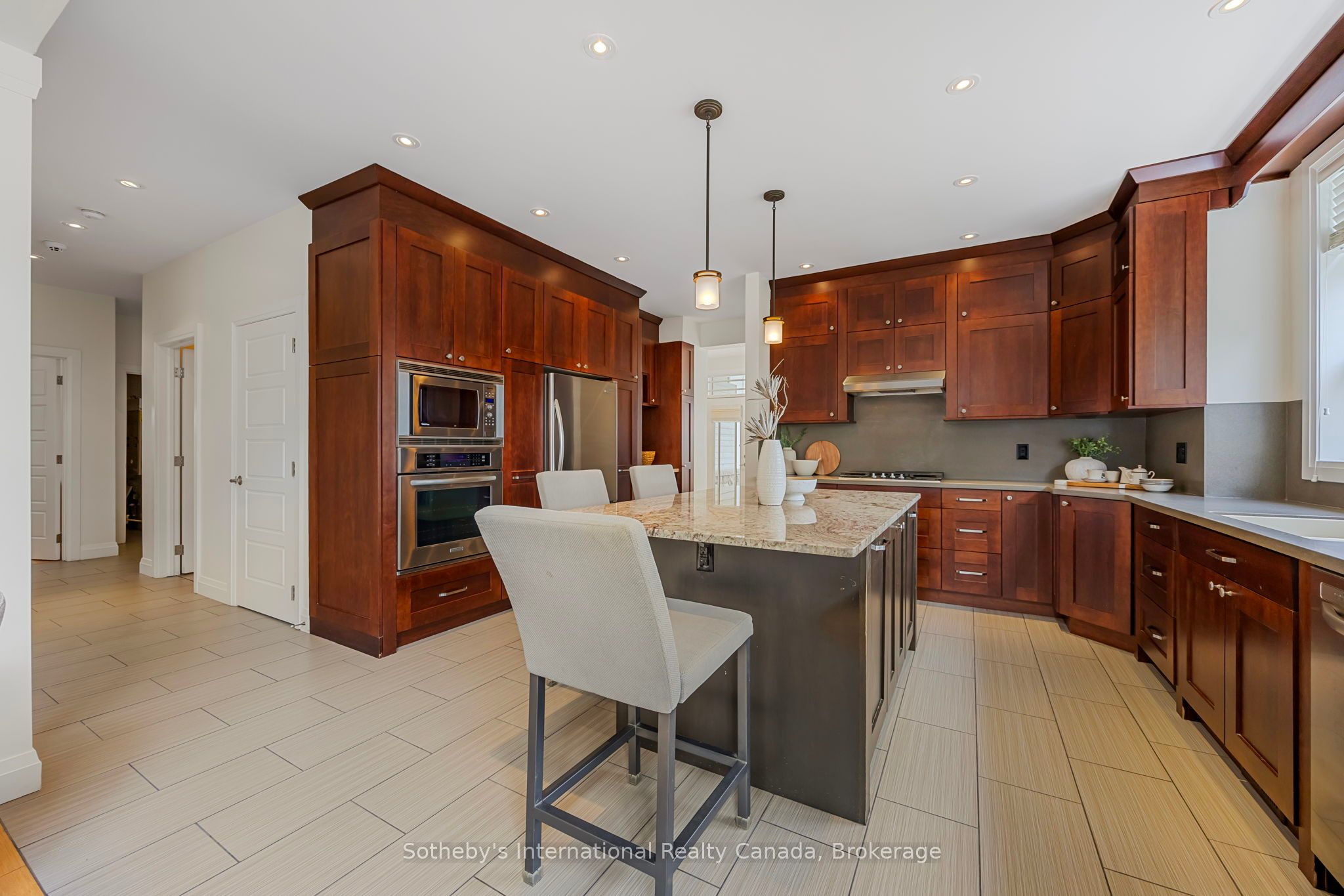 2 Swan Lane Property Photo 3