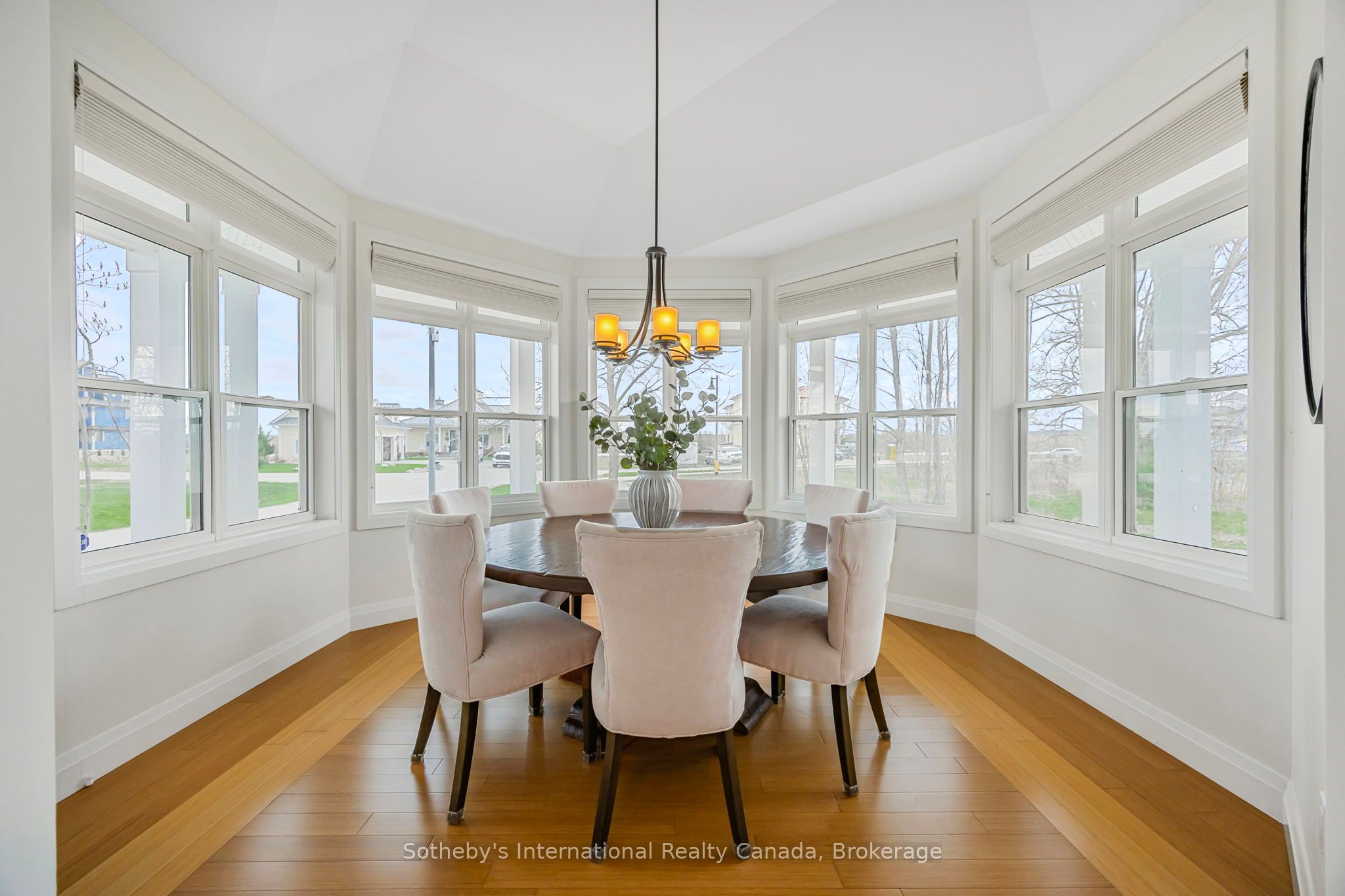 2 Swan Lane Property Photo 8